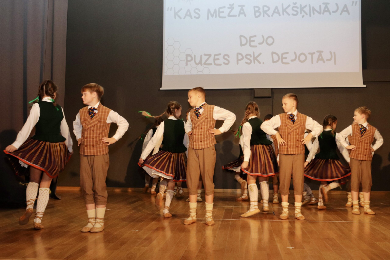 Dejo bērnu deju kolektīvs