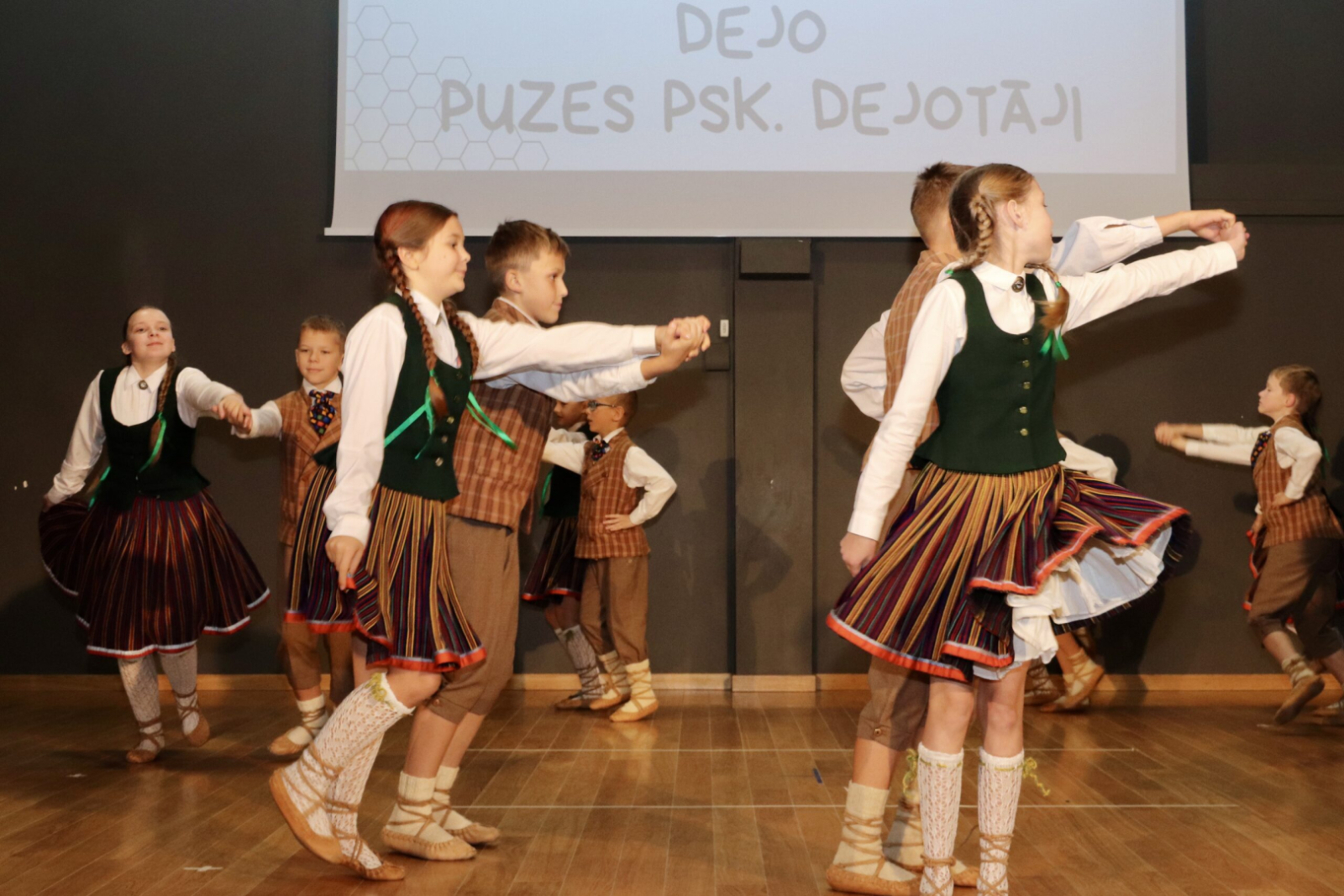 Dejo bērnu deju kolektīvs