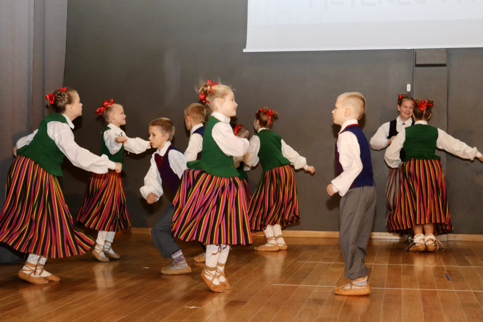 Dejo bērnu deju kolektīvs