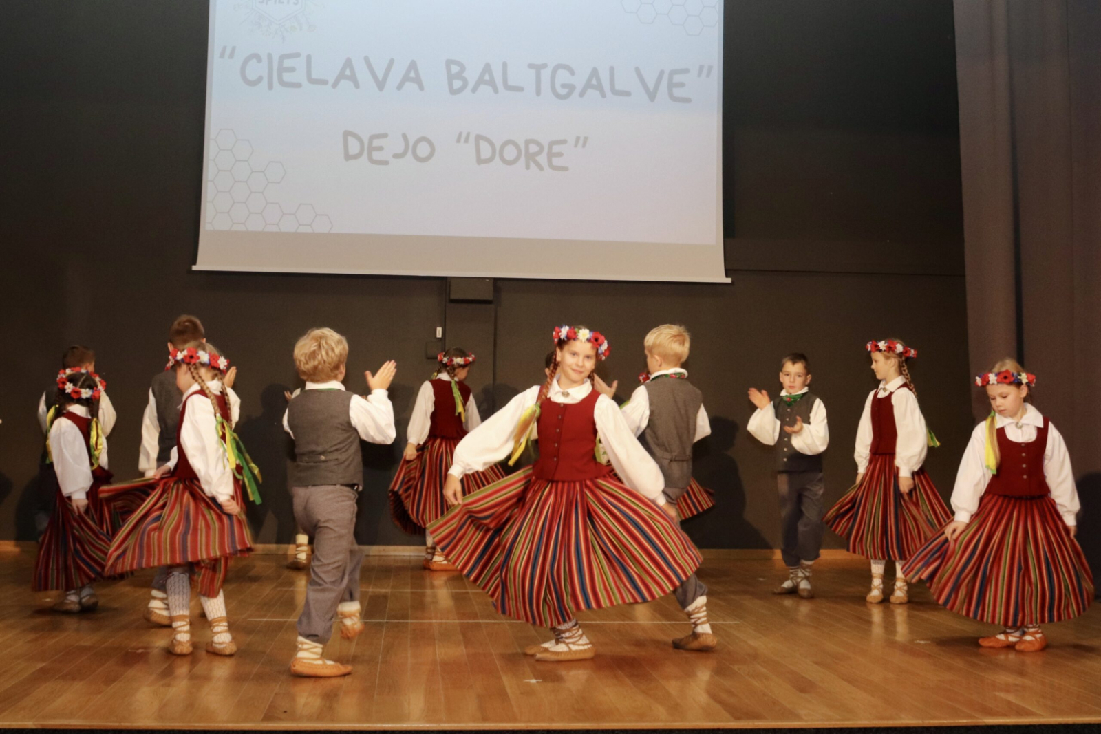 Dejo bērnu deju kolektīvs