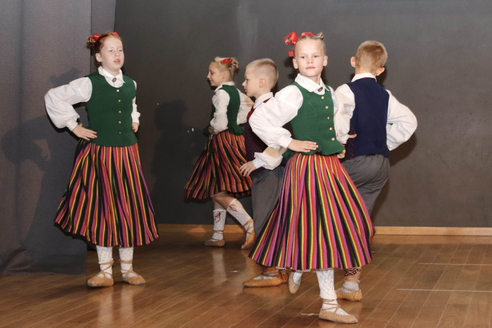 Dejo bērnu deju kolektīvs