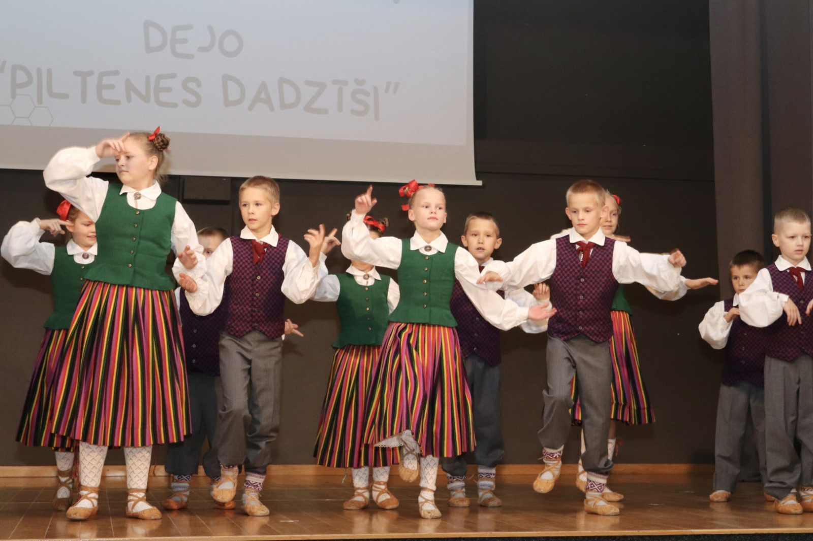 Dejo bērnu deju kolektīvs