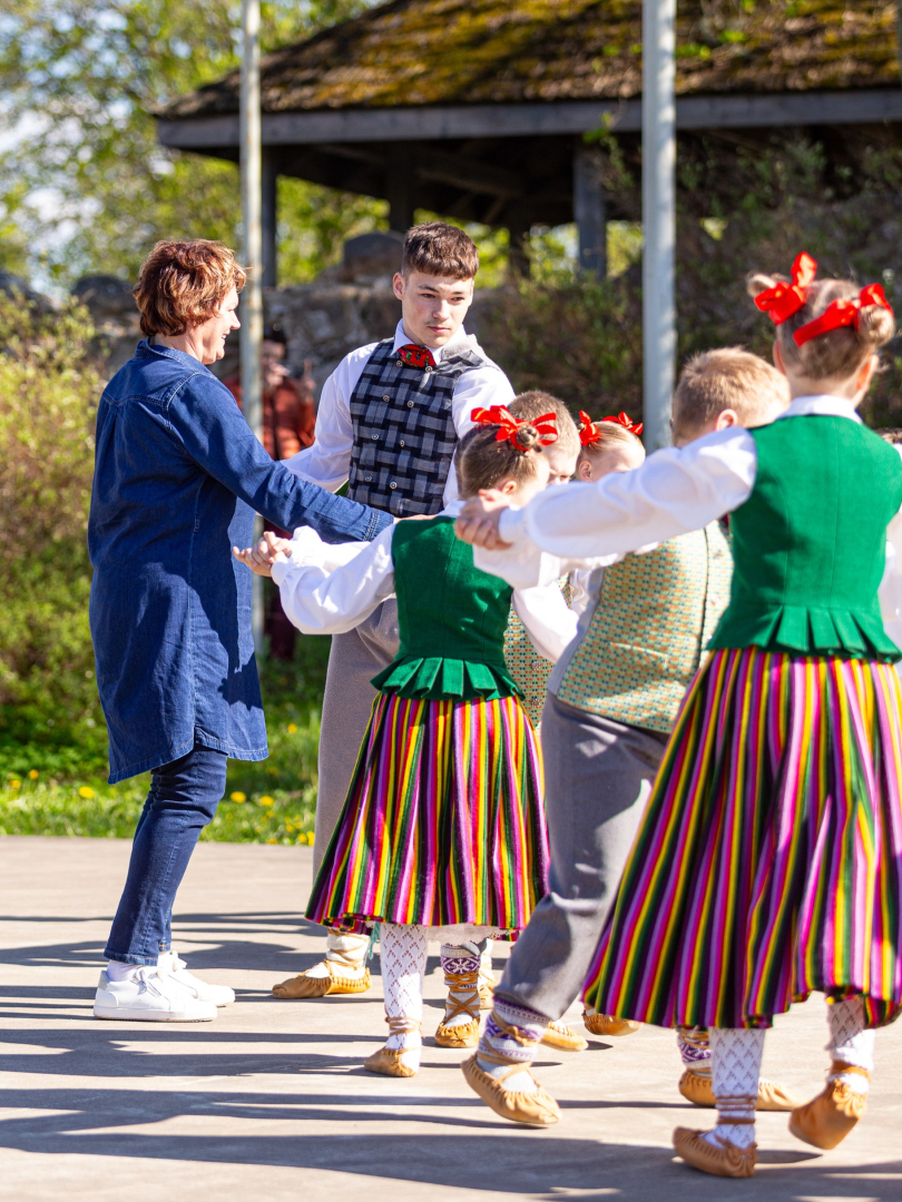 Dejo bērnu deju kolektīvs