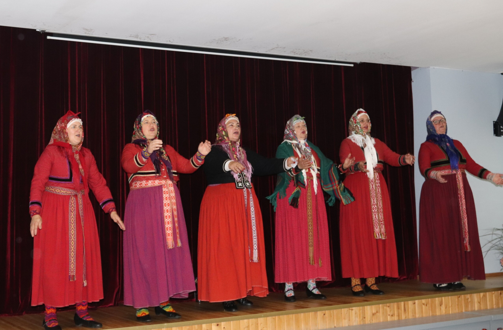 Maģie suiti iekustina seniorus