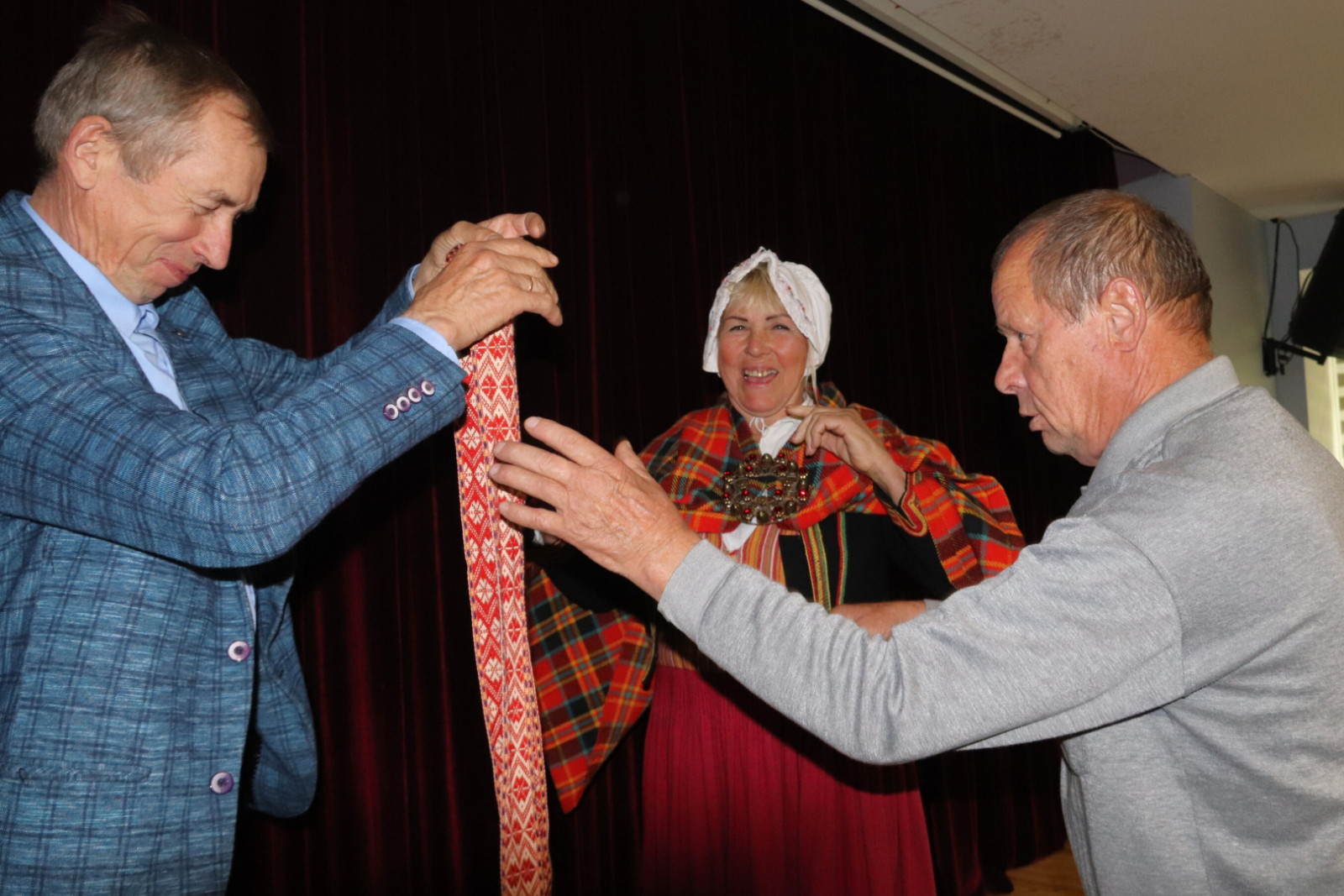 Seniori tiek izklaidēti