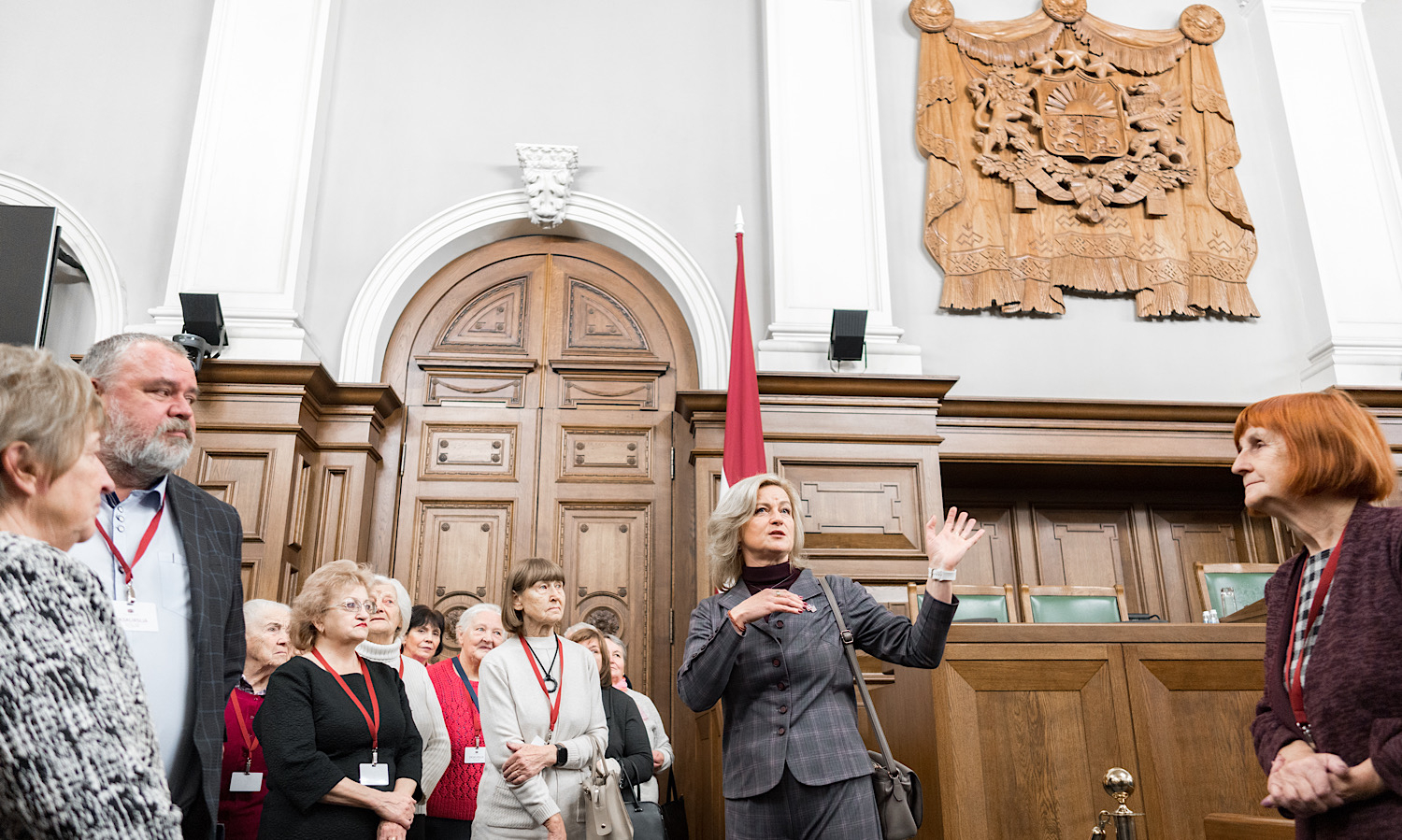 Seniori iepazina Saeimas darbību