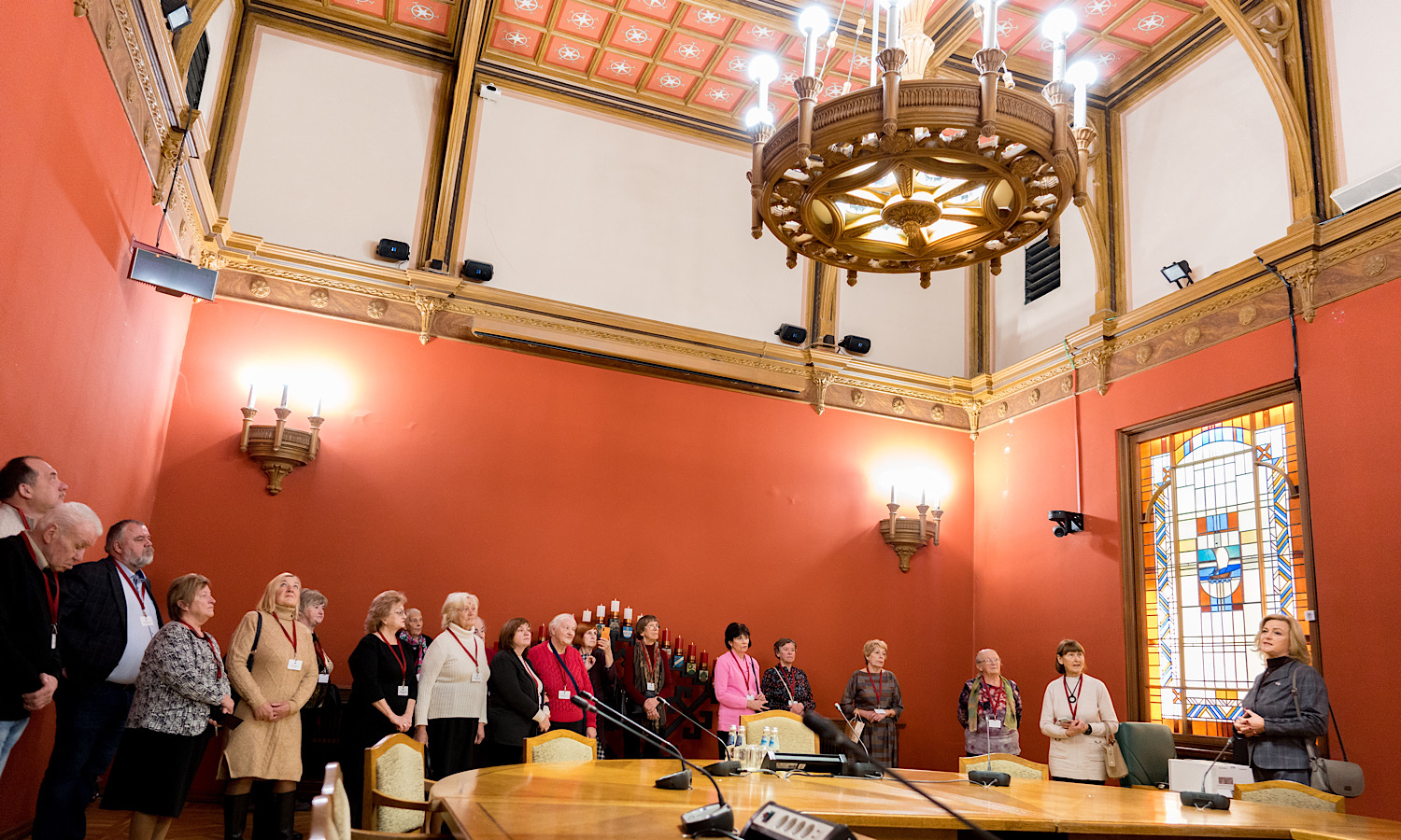 Seniori iepazina Saeimas darbību
