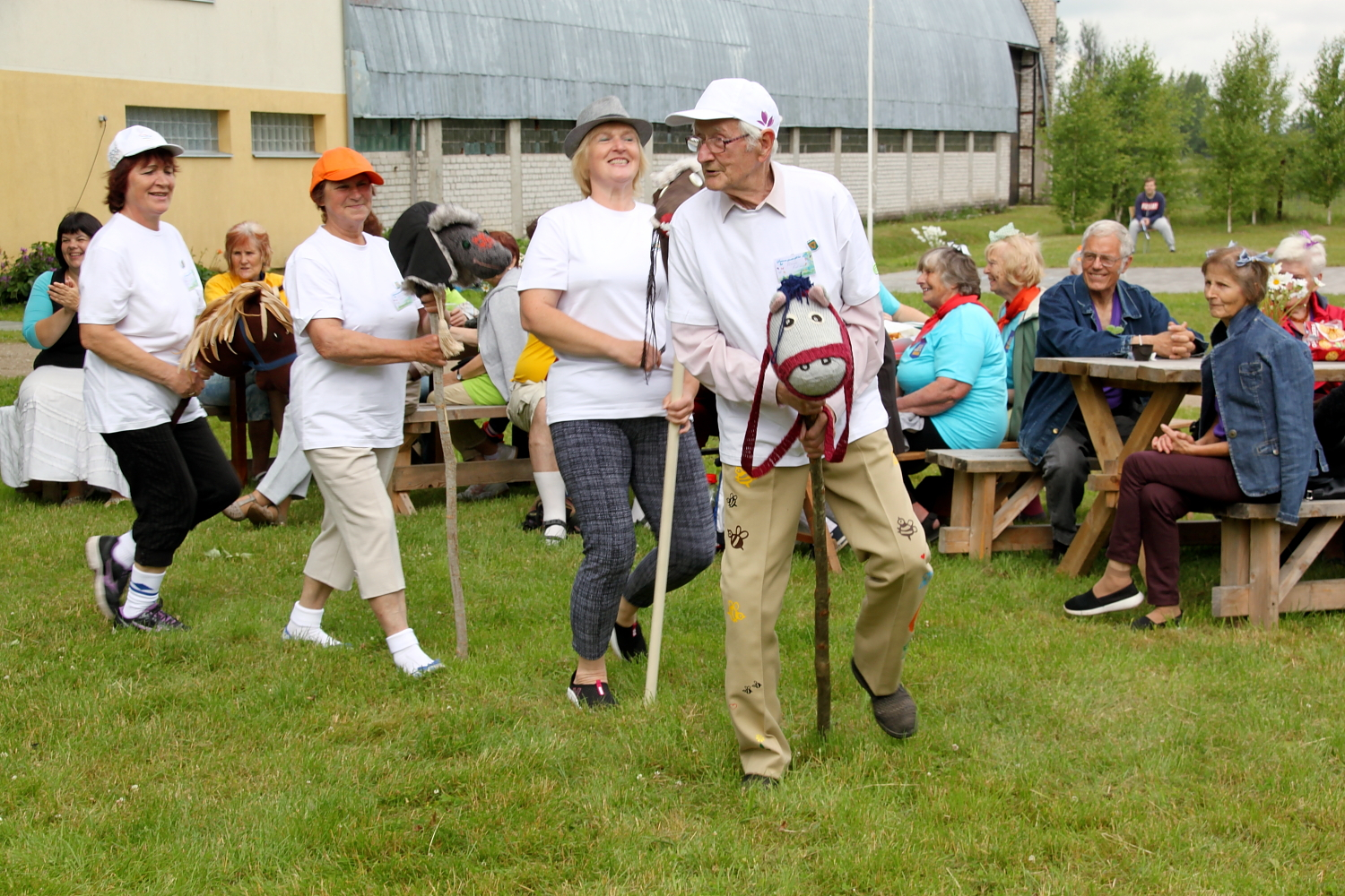 Dažādas senioru aktivitātes
