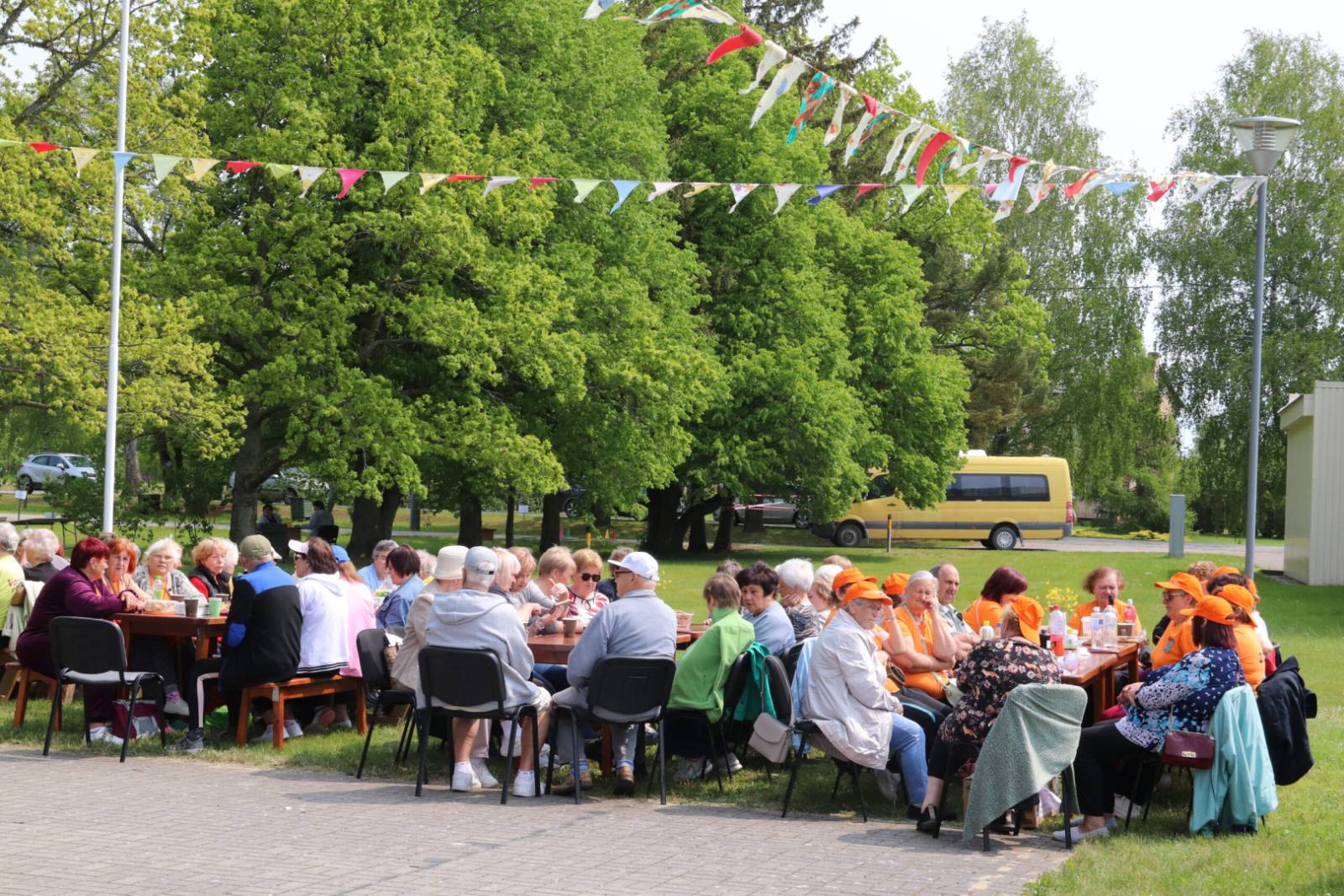 Seniori piedalās aktivitātēs