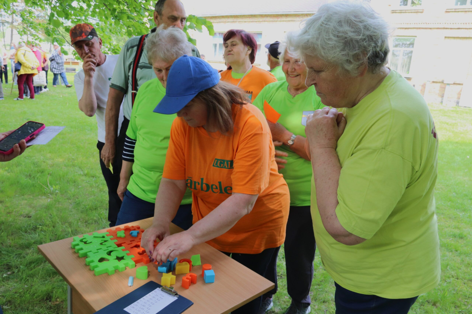 Seniori piedalās aktivitātēs