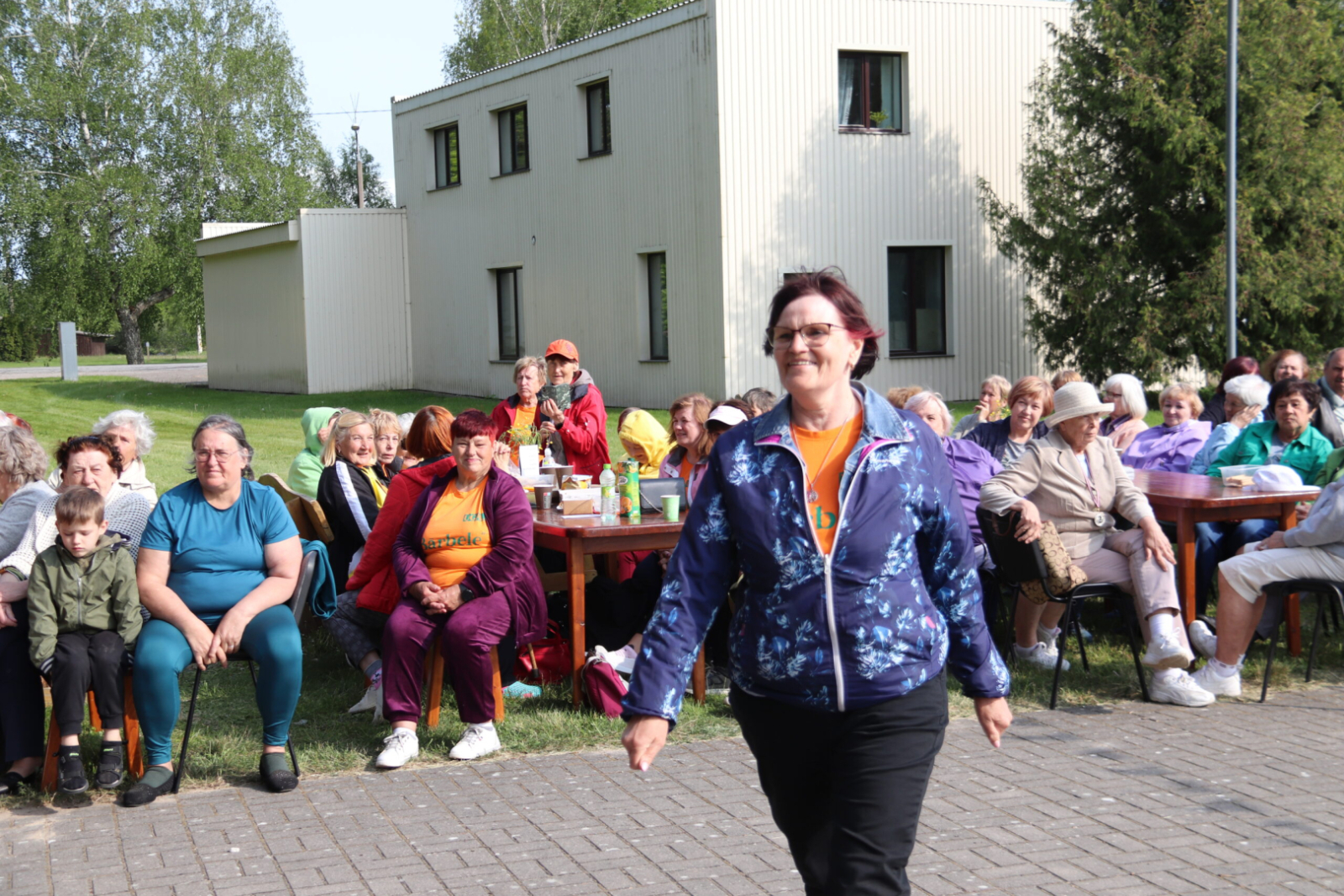 Seniore iet saņemt balvu
