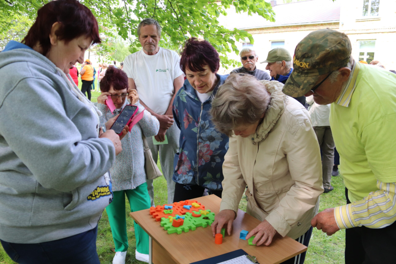 Seniori piedalās aktivitātēs