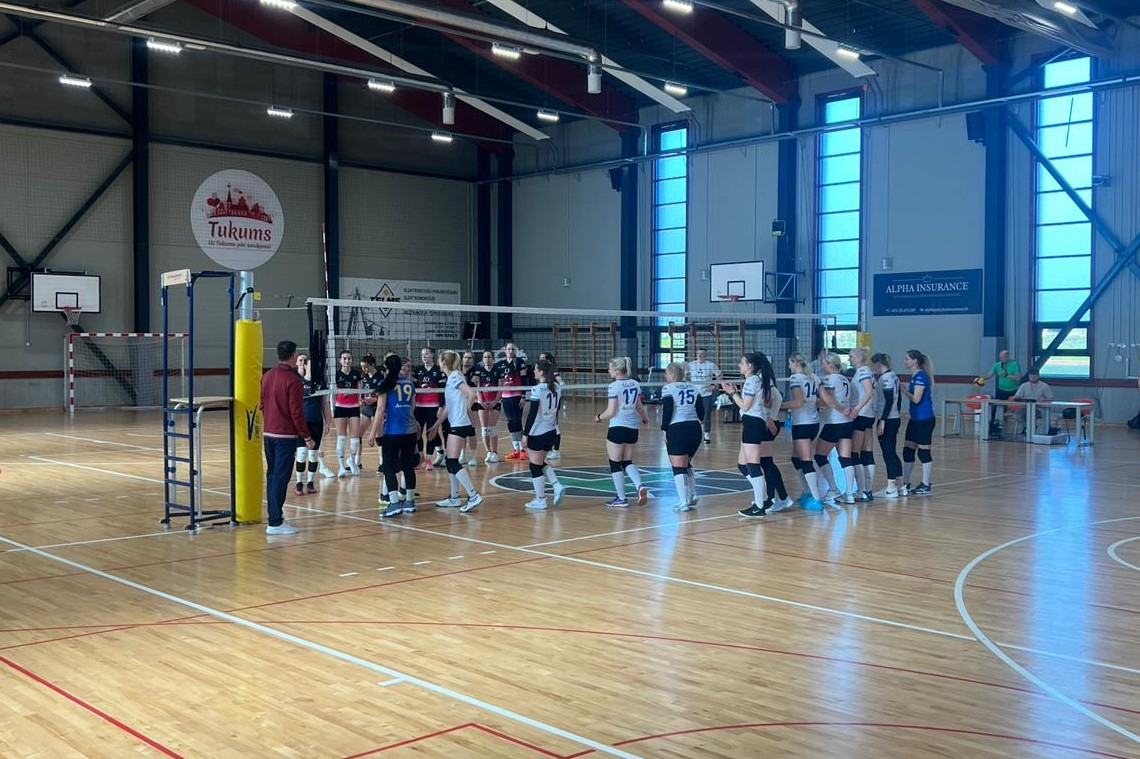 Ventspils novada sieviešu volejbola komandas meitenes iegūst 1. vietu Tukuma čempionātā