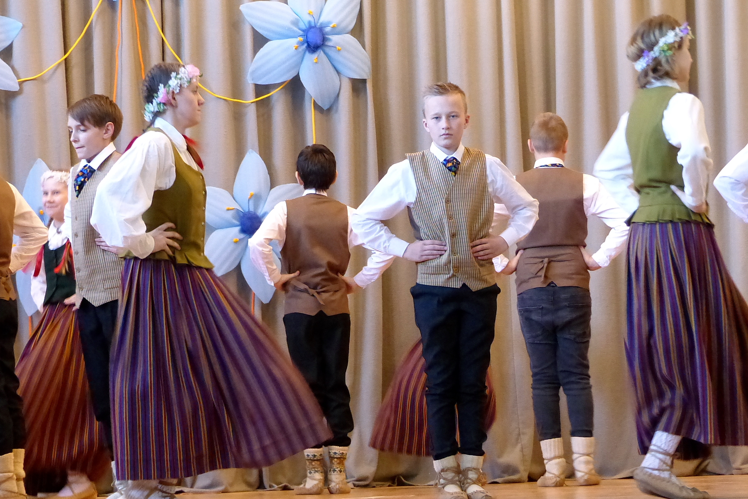 Dejo bērnu tautas deju kolektīvs