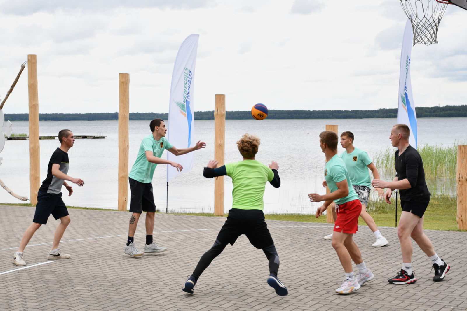 Basketbols rit pilnā sparā