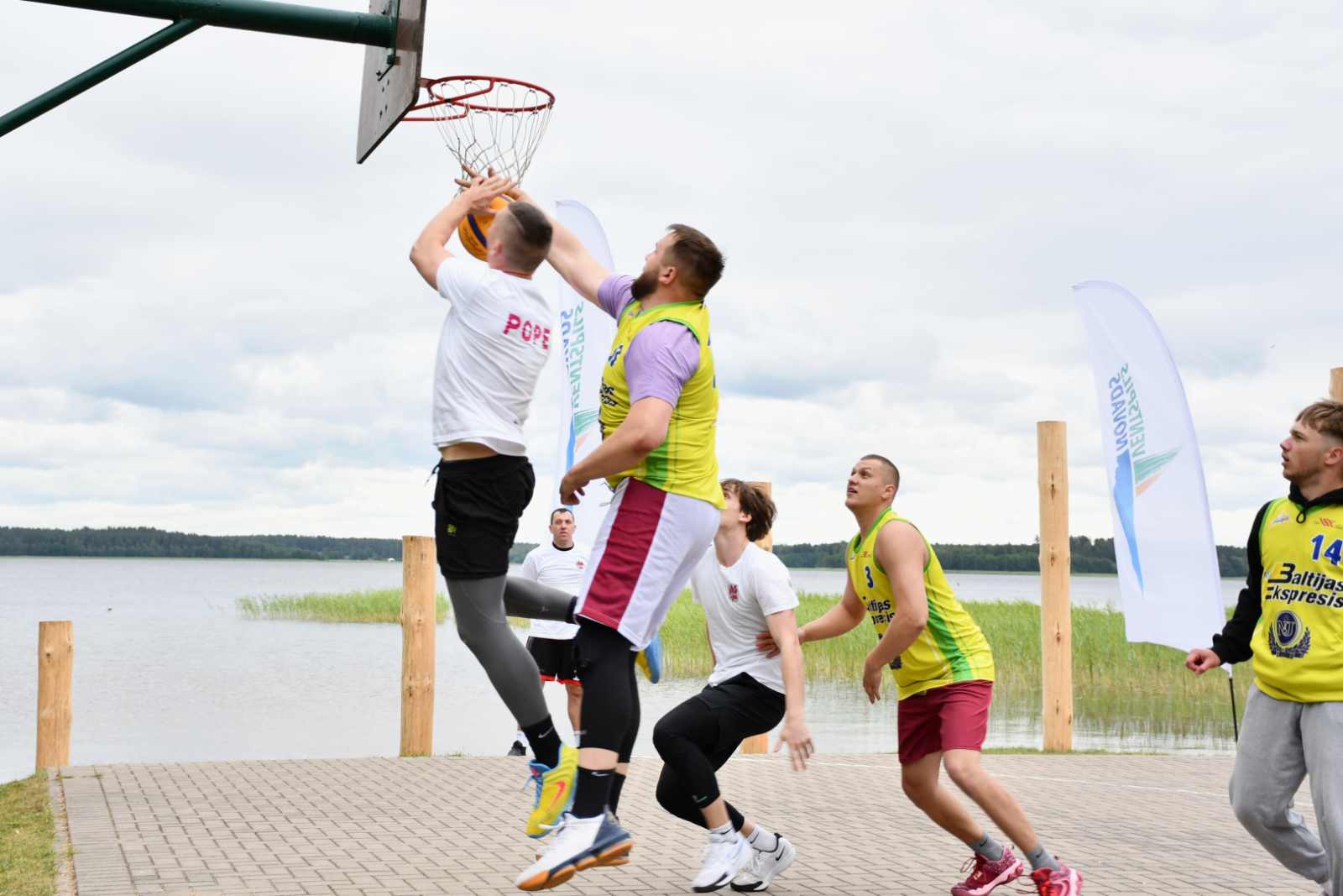 Pope pret Užavu saspringtā basketbola spēlē