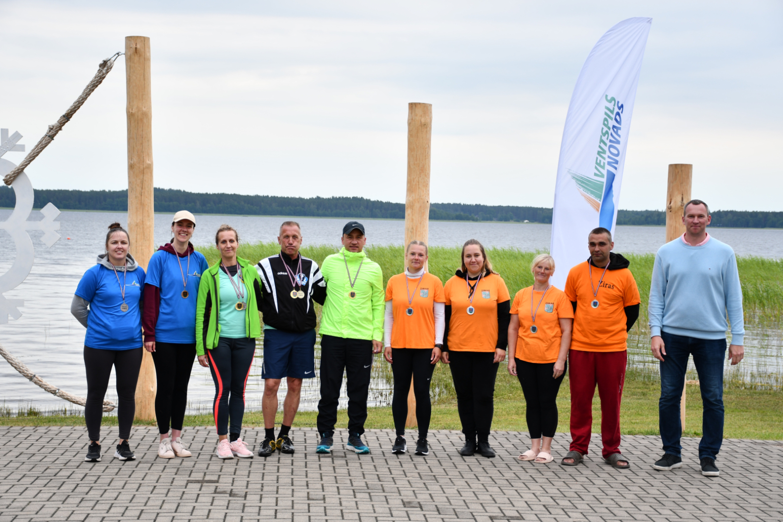 Komandas apmierinātas ar sniegumu