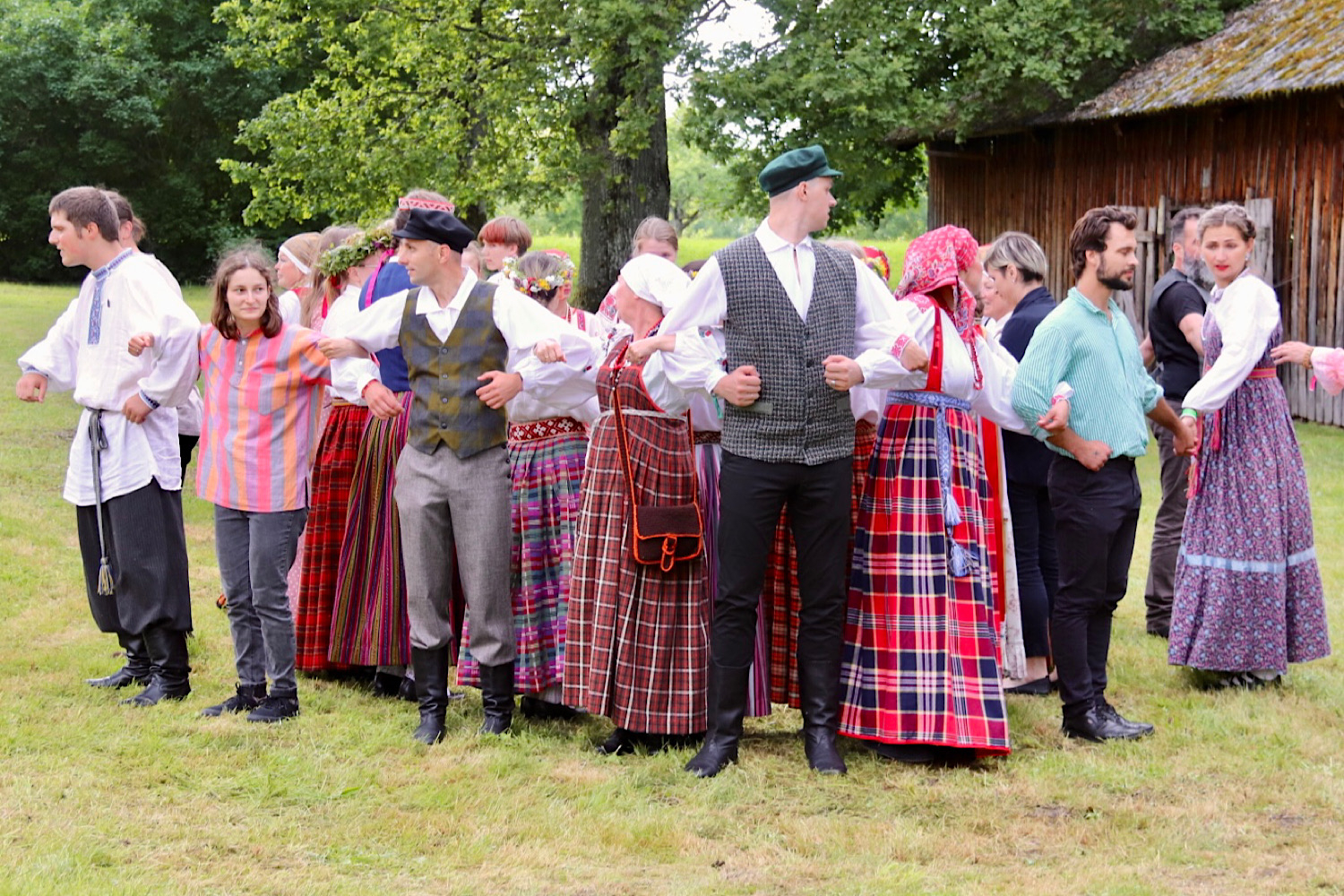 Folkloras kopas iesaistās aktivitātēs