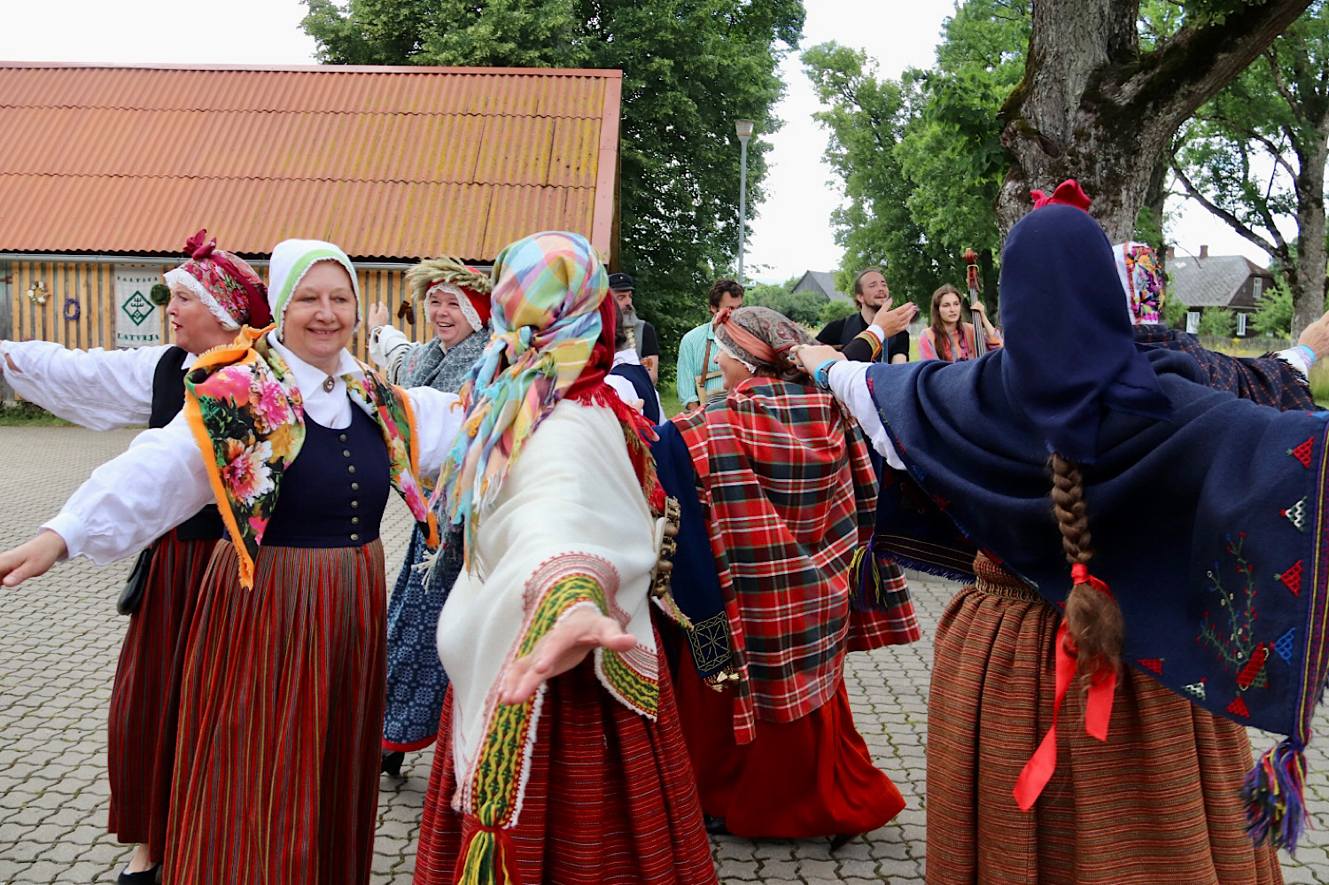 Folkloras kopas iesaistās aktivitātēs