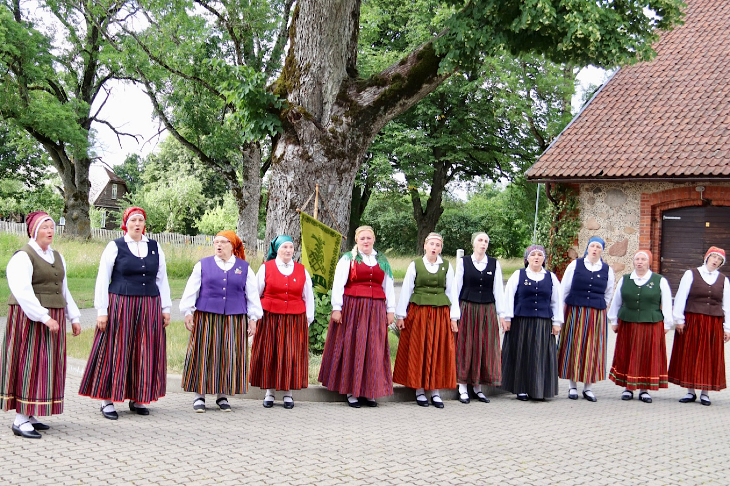 Folkloras kopas iesaistās aktivitātēs