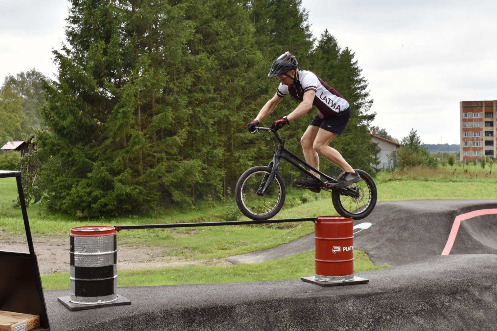 Triki velotrasē