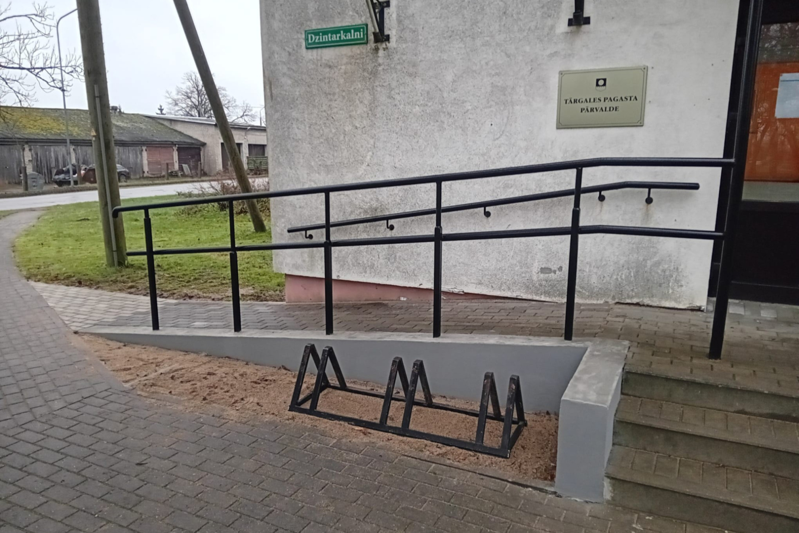 Tārgales pagasta pārvaldes ēkā veikti ieejas mezgla un telpu atjaunošanas darbi