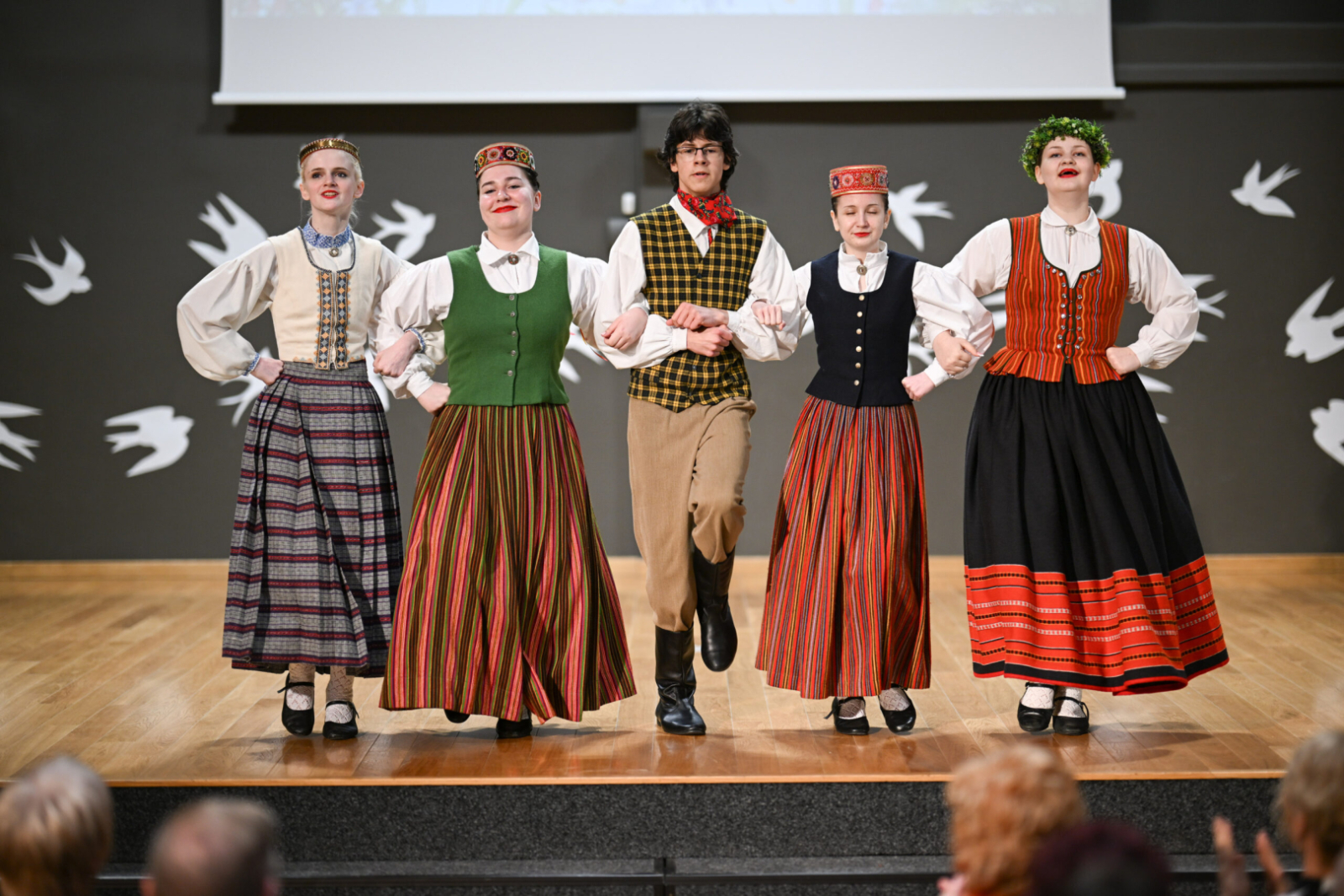 Dejo tautas deju kolektīvs