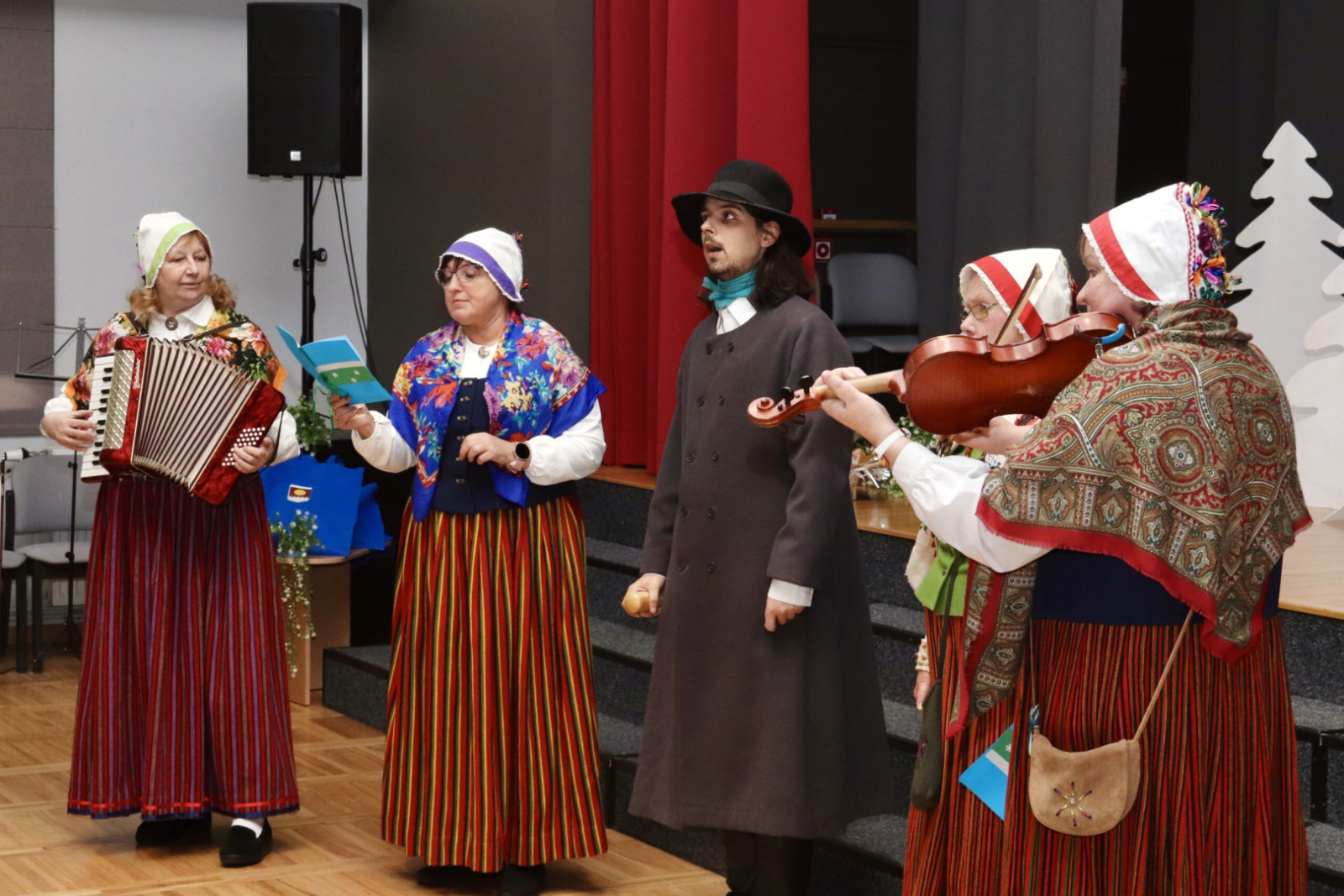 Dzied folkloras kopa