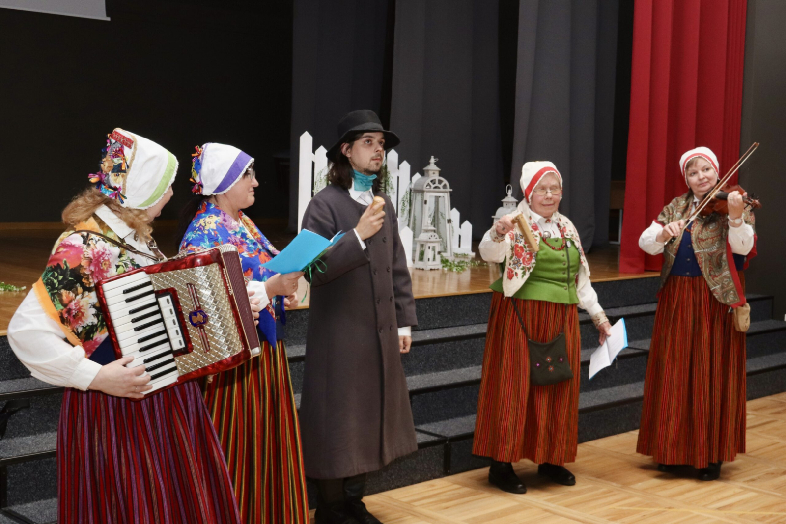 Dzied folkloras kopa
