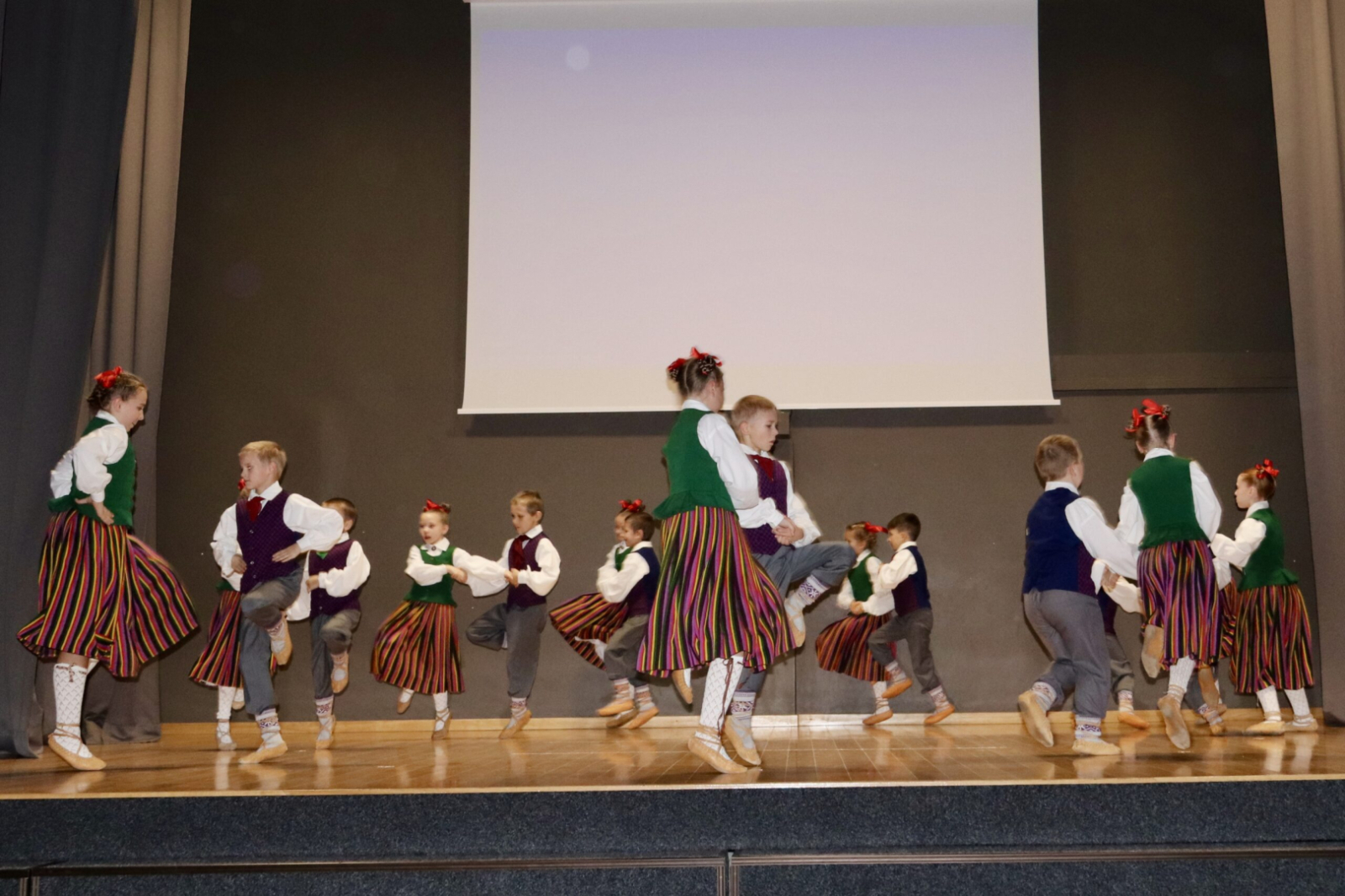 Dejo bērnu deju kolektīvs