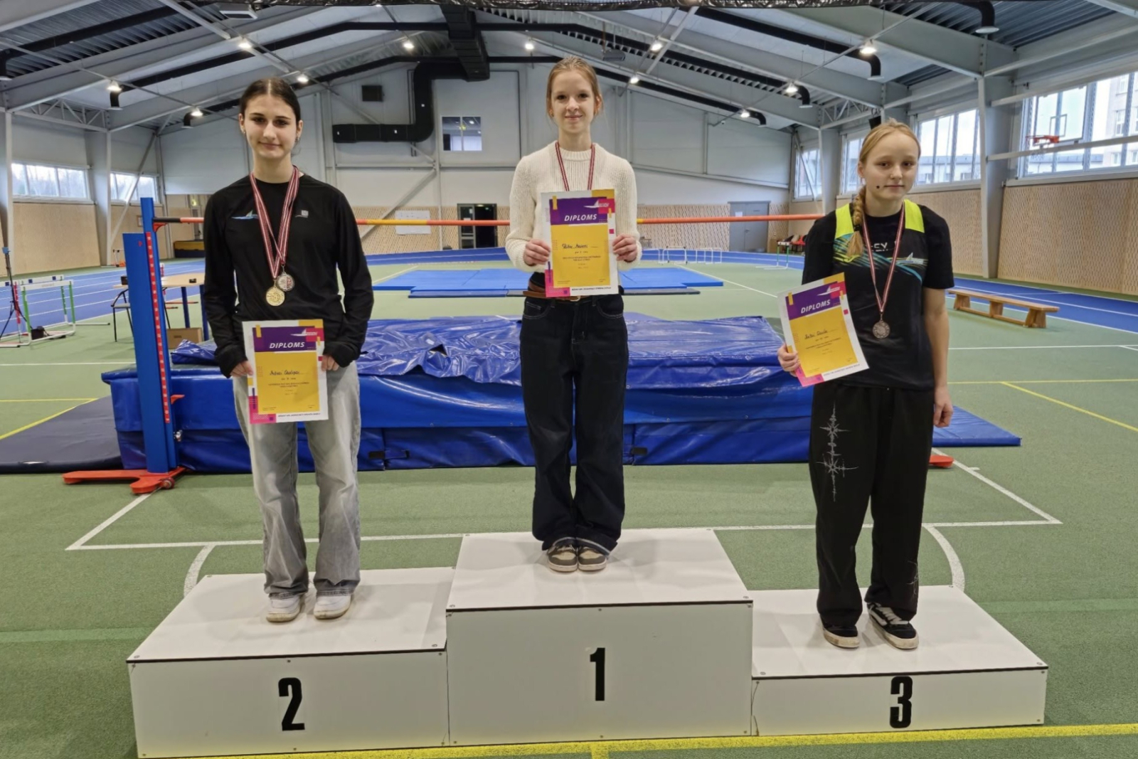 U16 600 metru skrējiena meiteņu pjedestāls