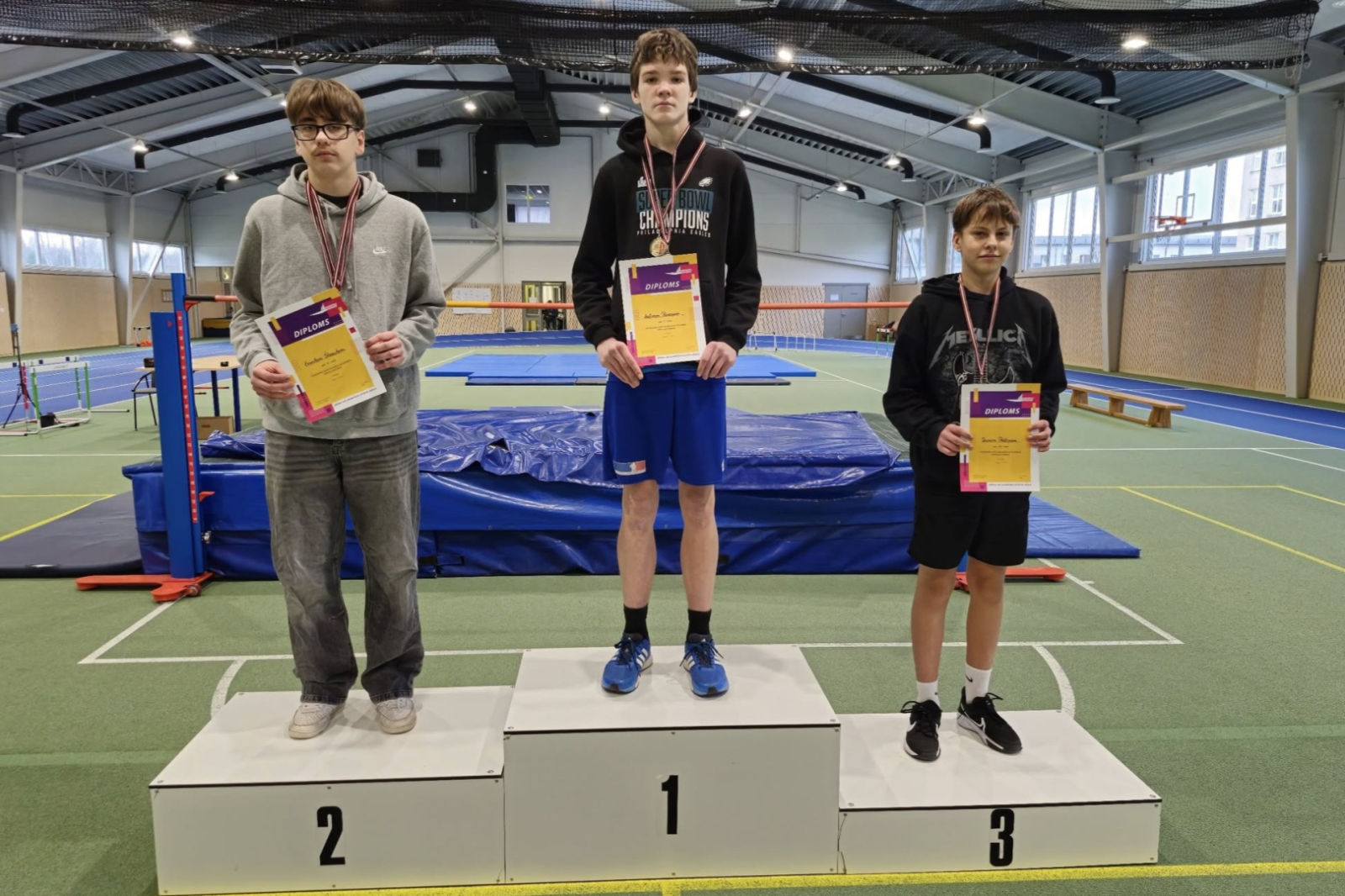 U16 600 metru skrējiena zēnu pjedestāls