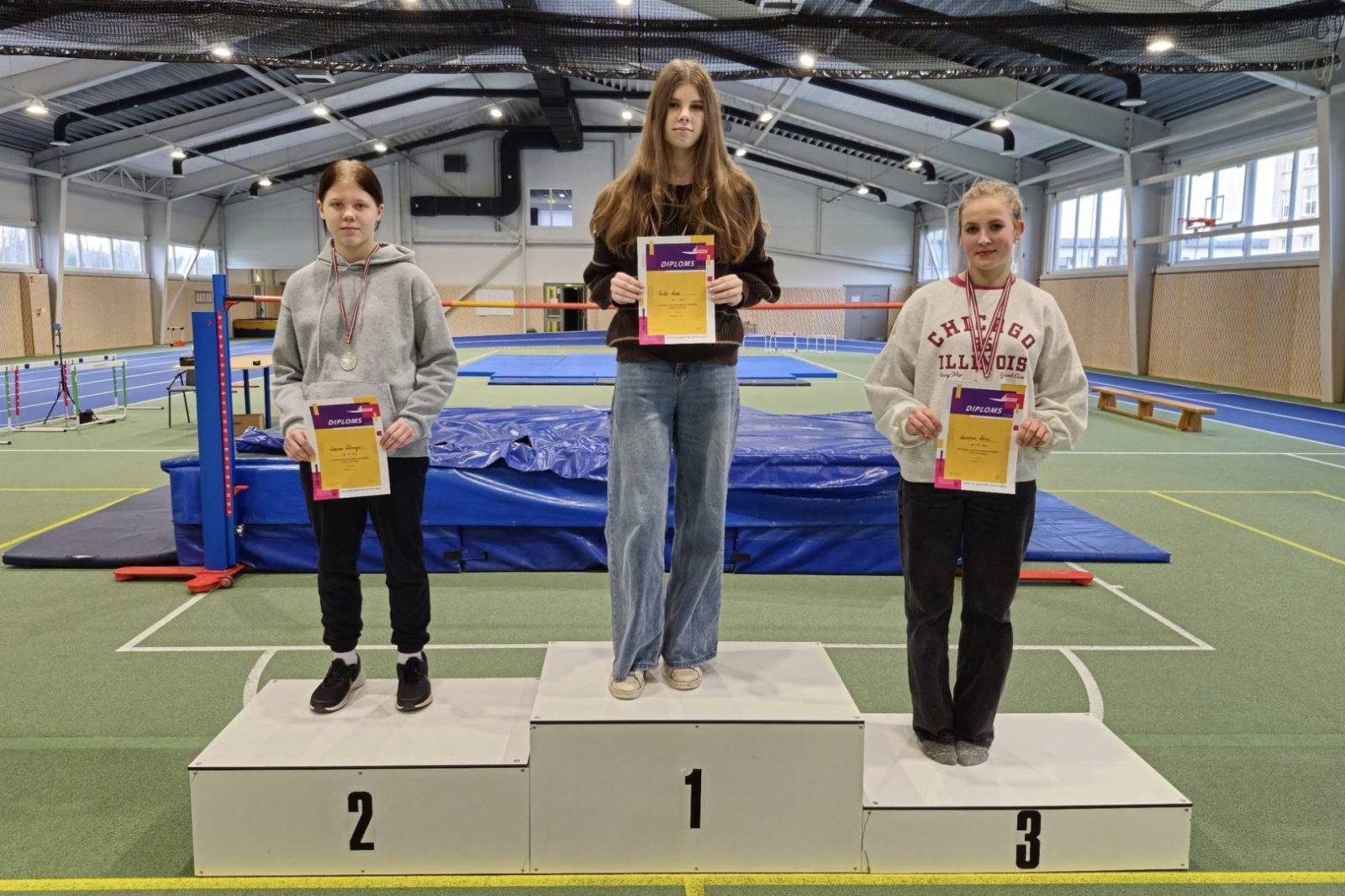 U16 augstlēkšanas meiteņu pjedestāls