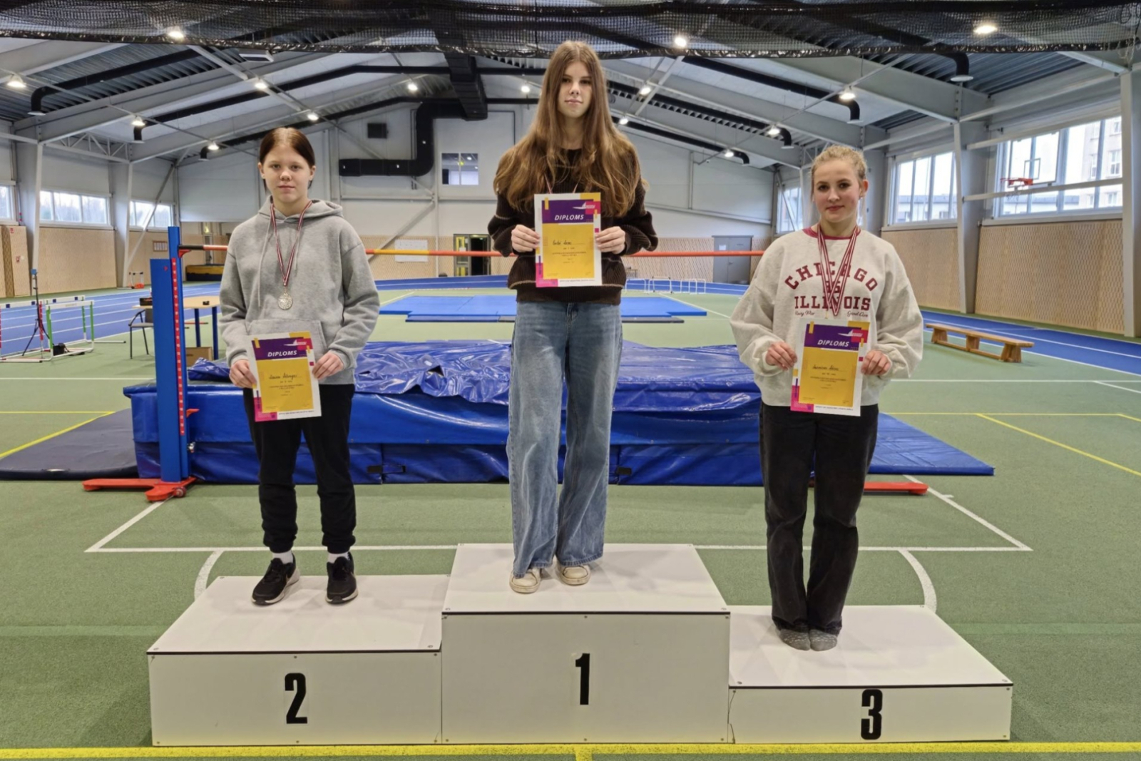 U16 augstlēkšanas meiteņu pjedestāls