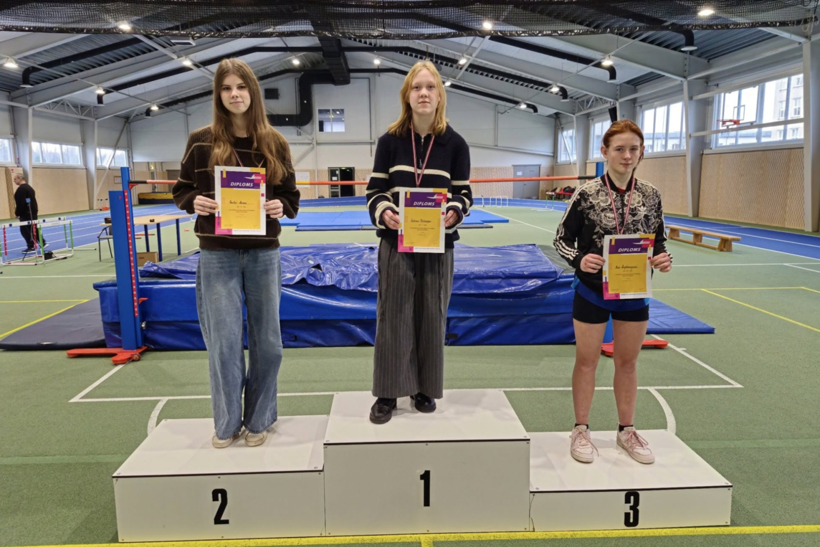 U16 lodes grūšanas meiteņu pjedestāls