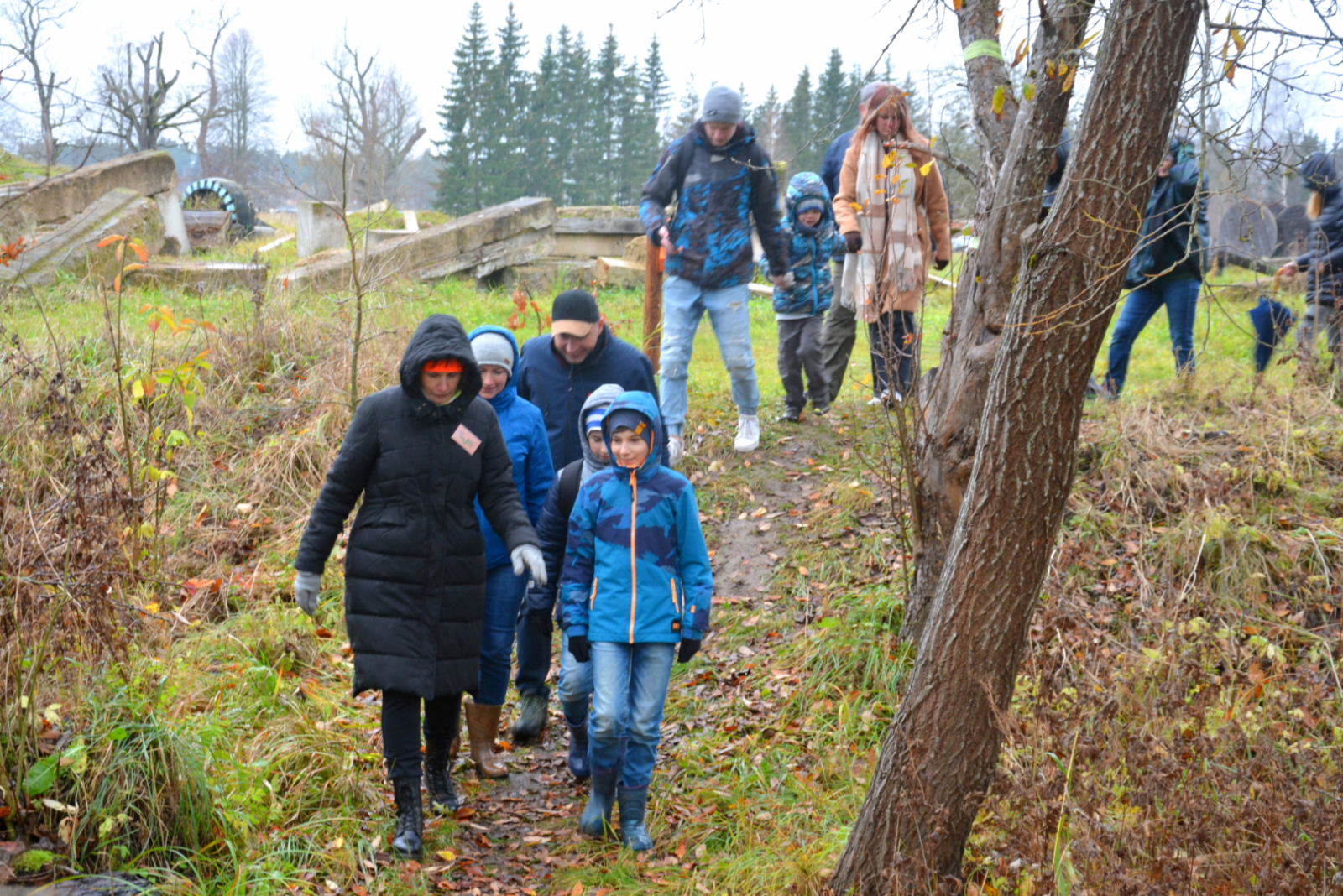 Ugālē atklāj labiekārtotu pastaigu taku