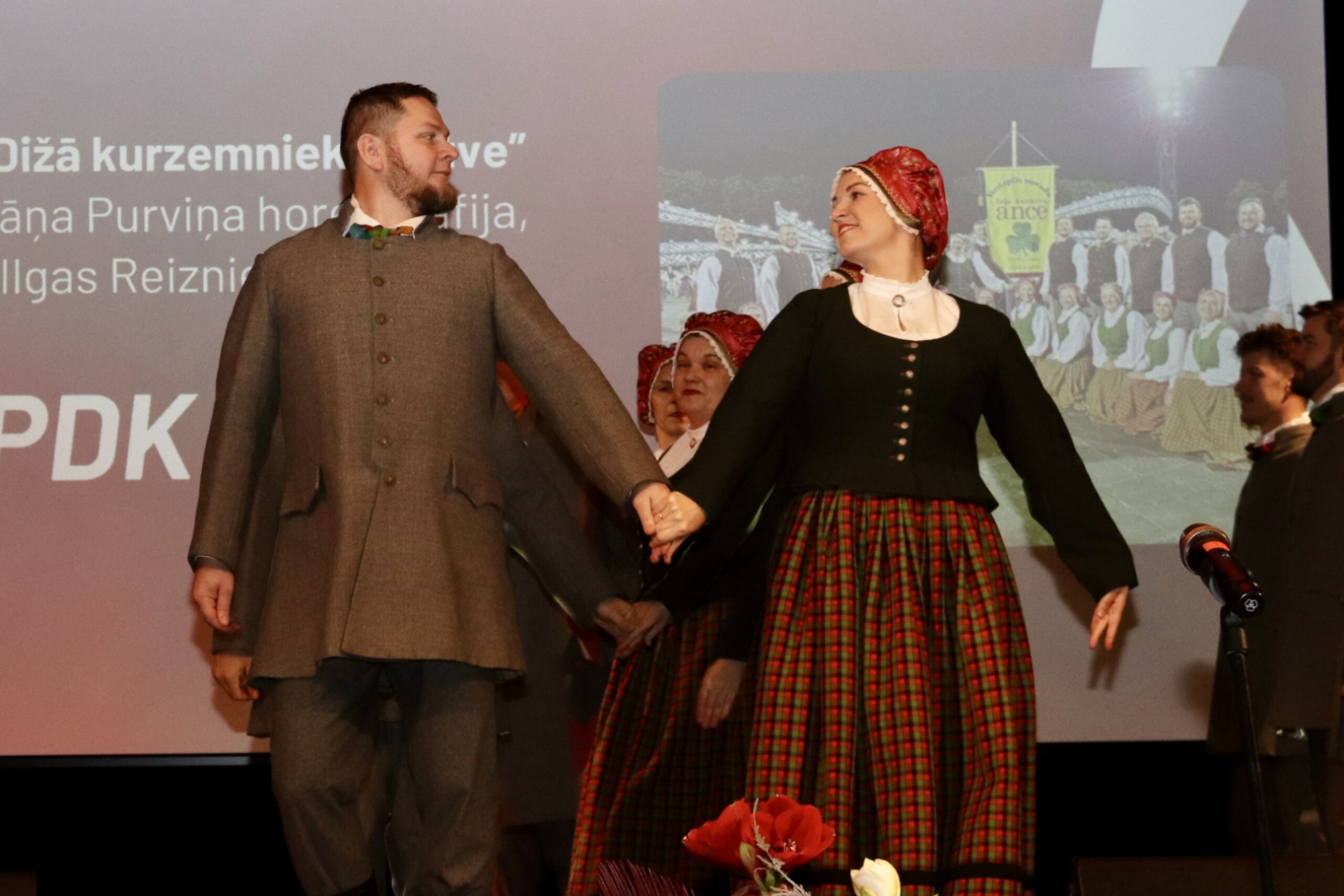 Dejo tautas deju kolektīvs