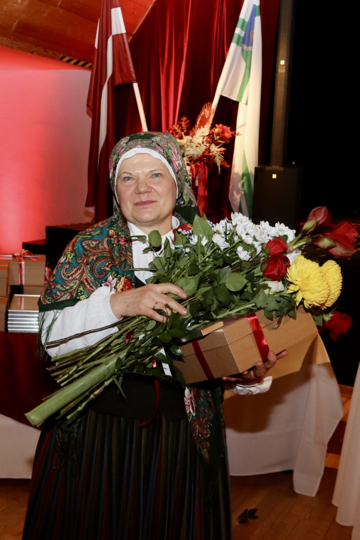 Apbalvotais ar ziediem