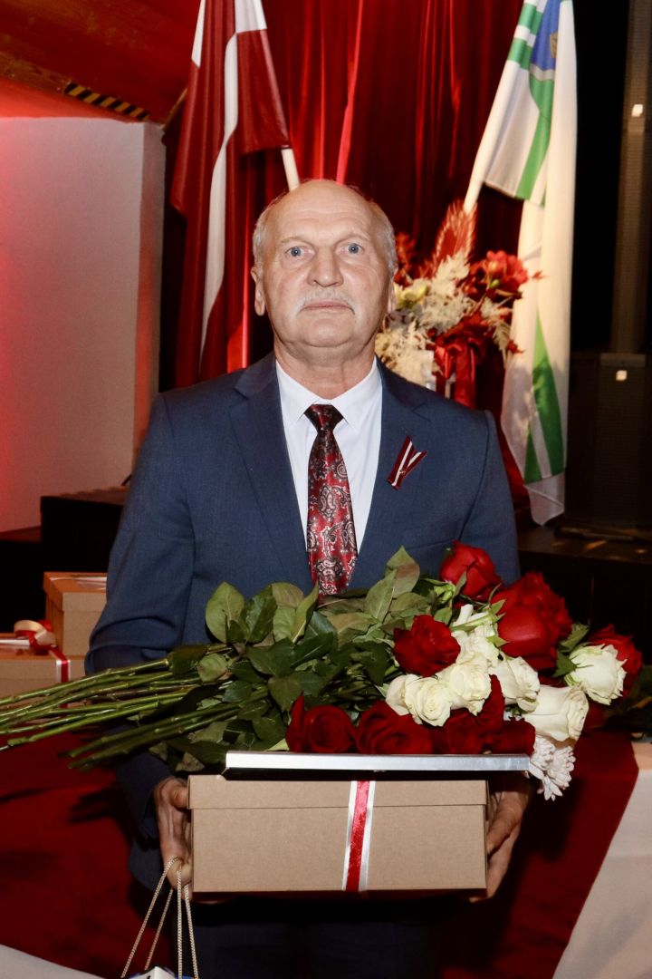 Apbalvotais ar ziediem