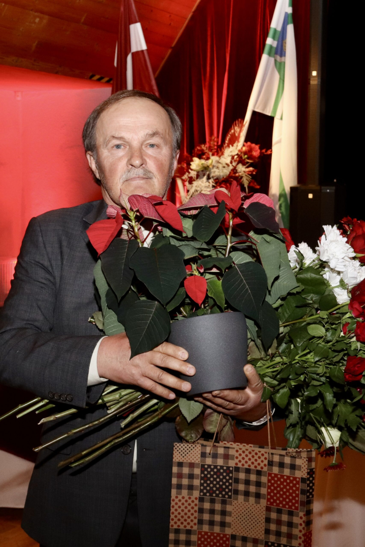 Apbalvotais ar ziediem