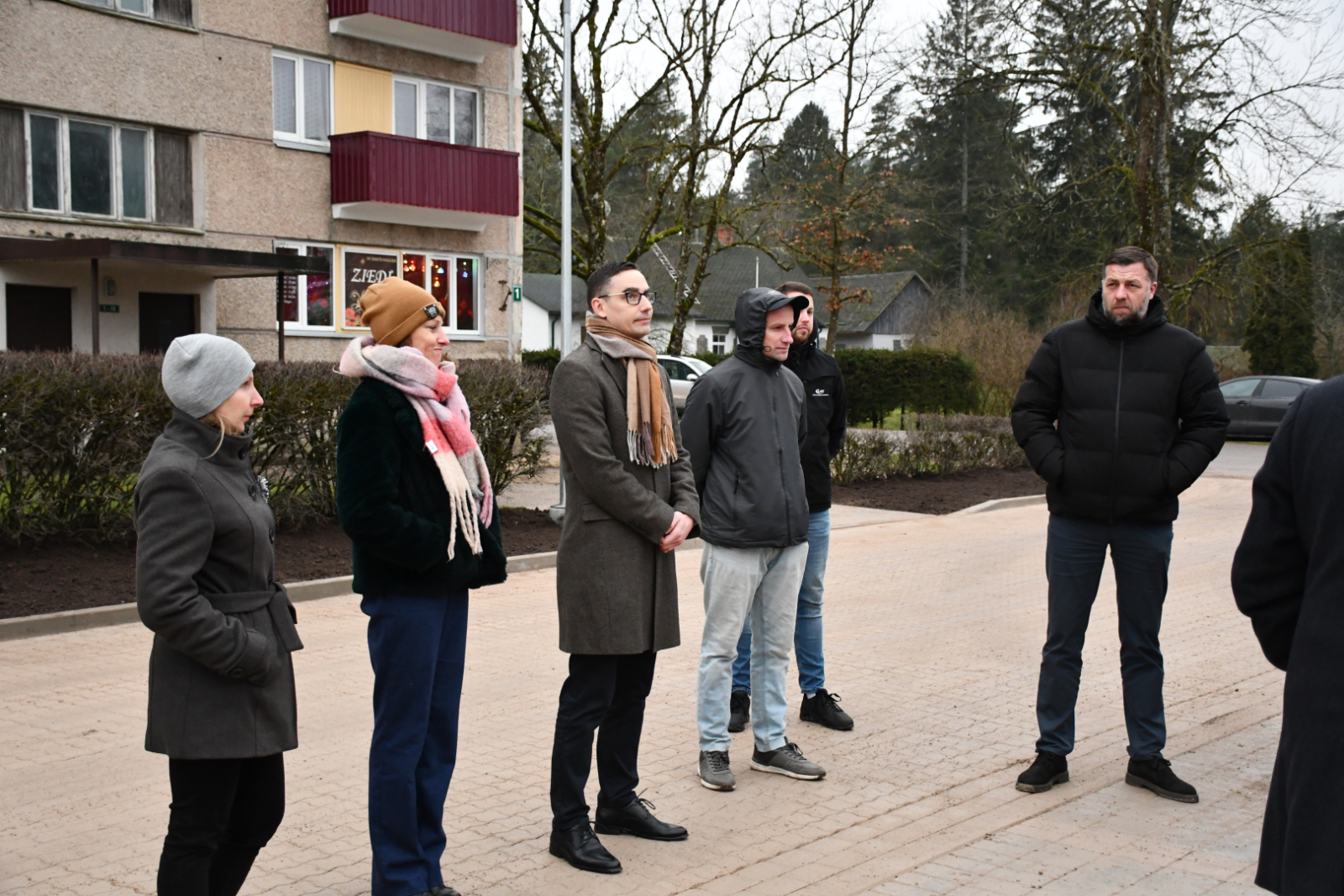 Ugālē atklāj jauno stāvlaukumu