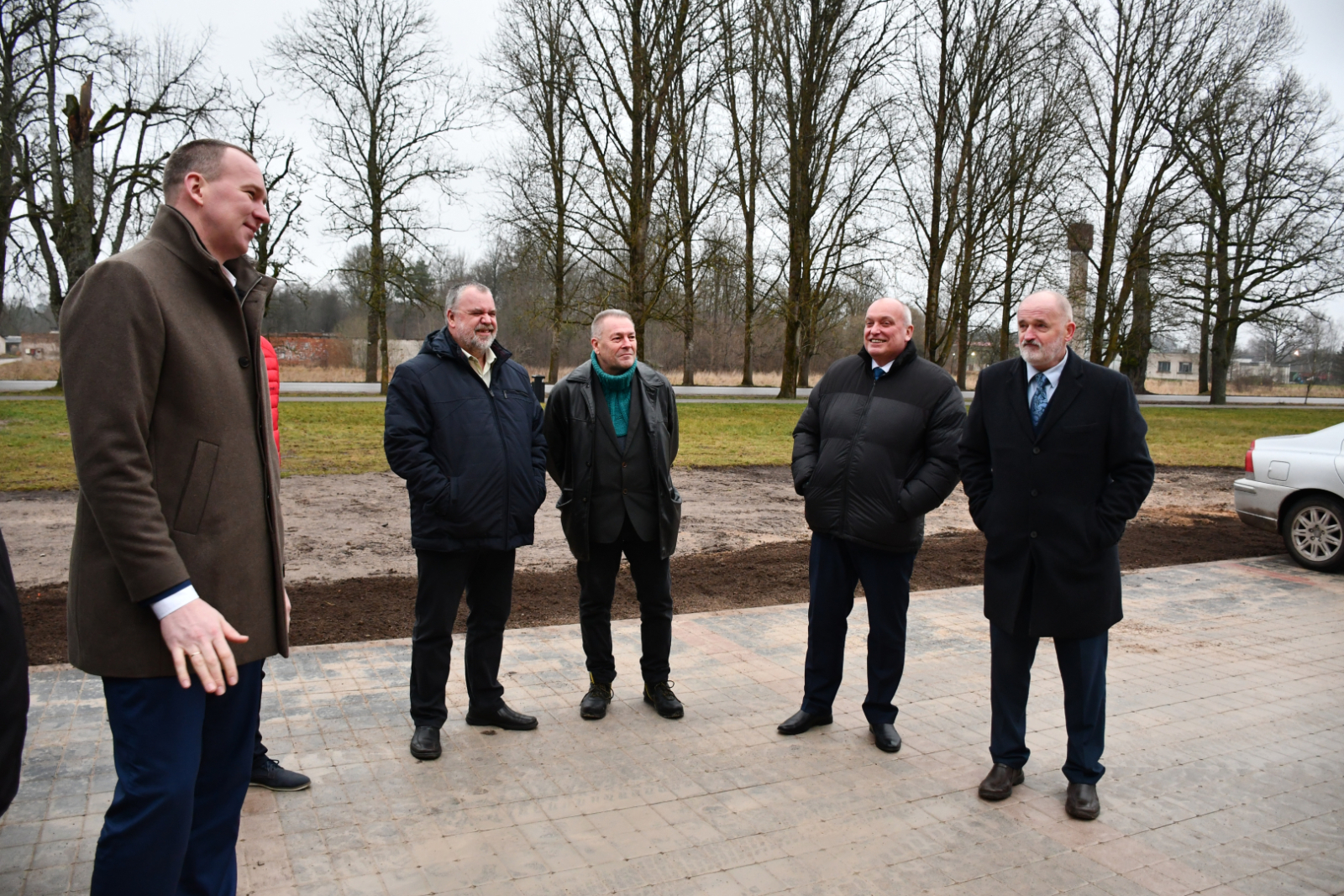 Domes vadība un viesi ieradušies uz atklāšanu