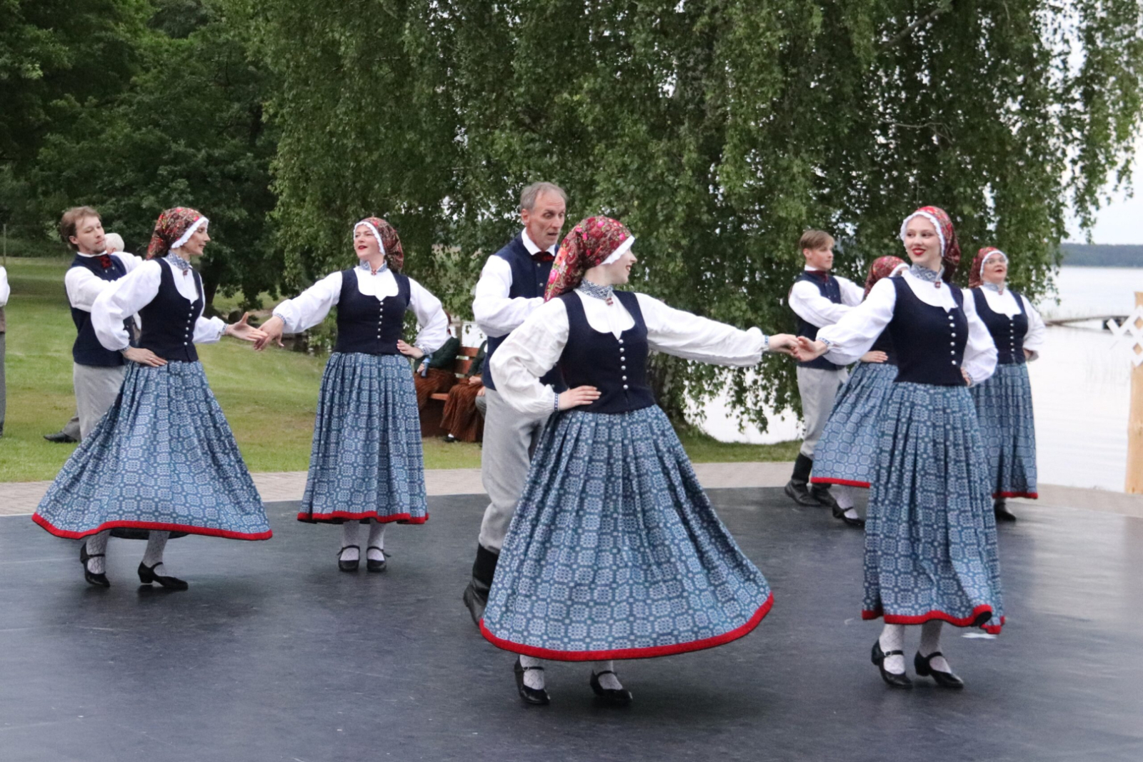Dejo tautas deju kolektīvs
