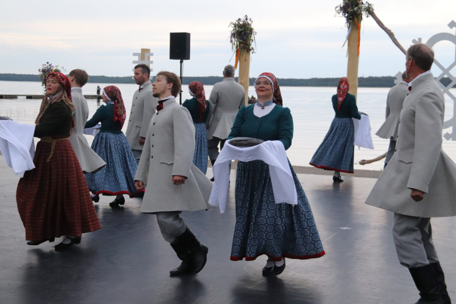 Dejo tautas deju kolektīvs