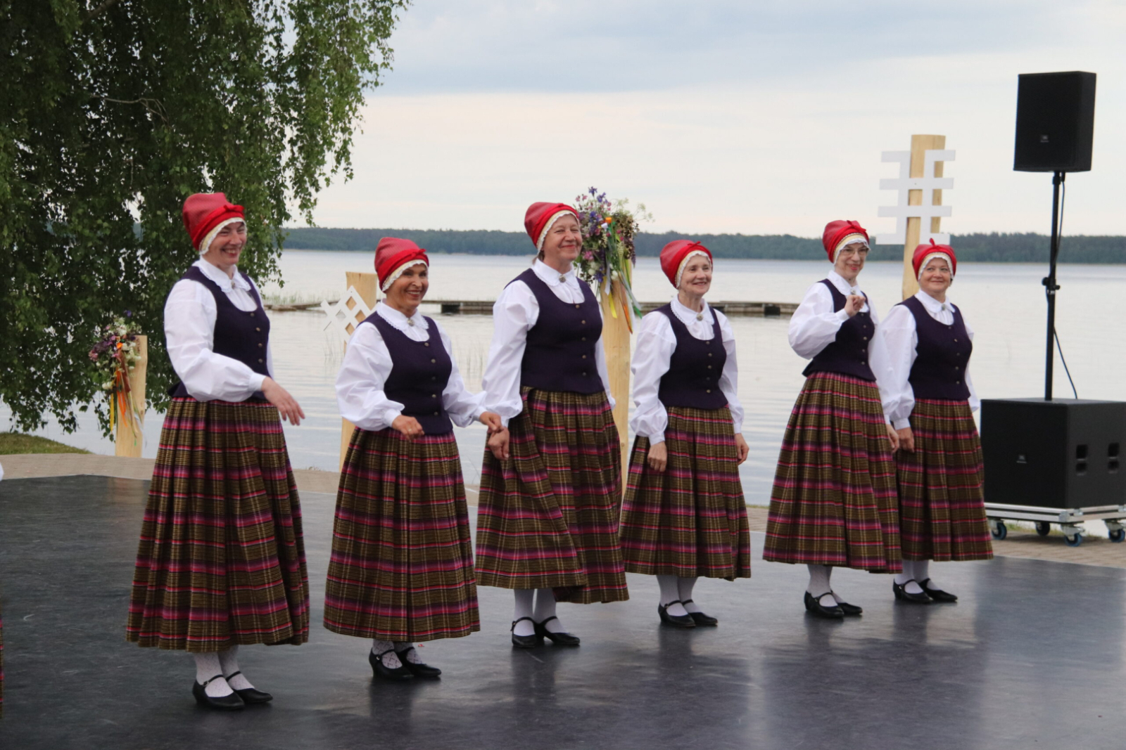 Dejo tautas deju kolektīvs