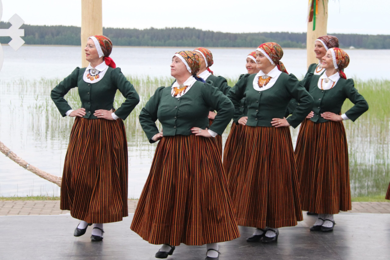 Dejo tautas deju kolektīvs