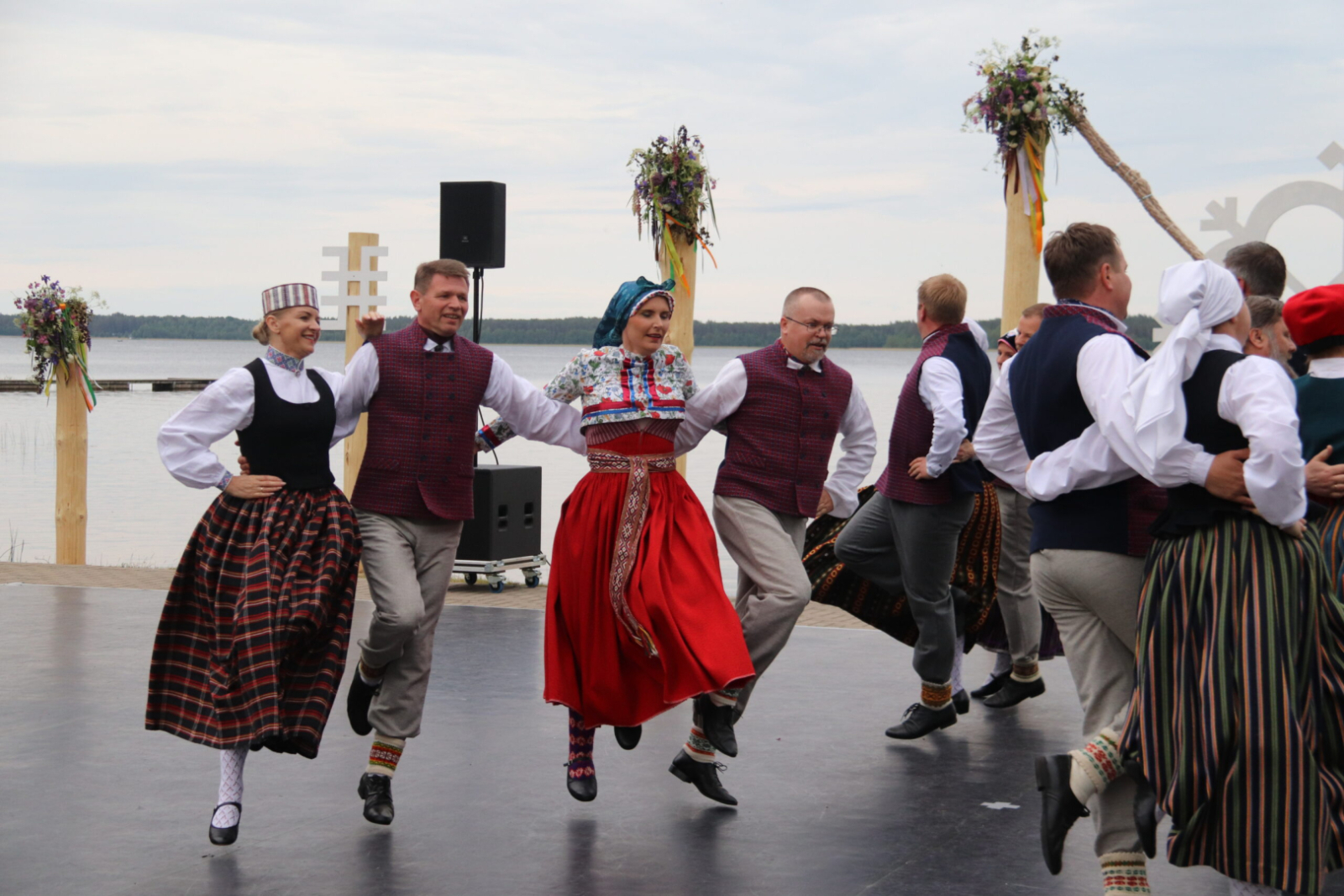 Dejo tautas deju kolektīvs