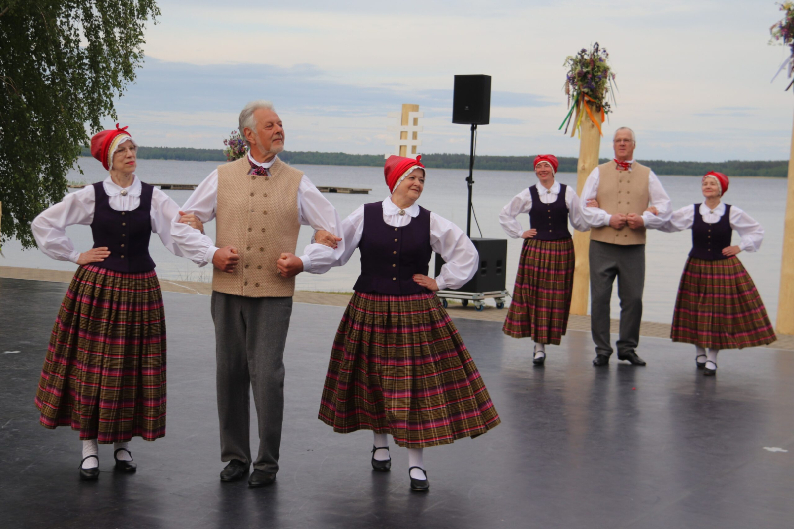 Dejo tautas deju kolektīvs