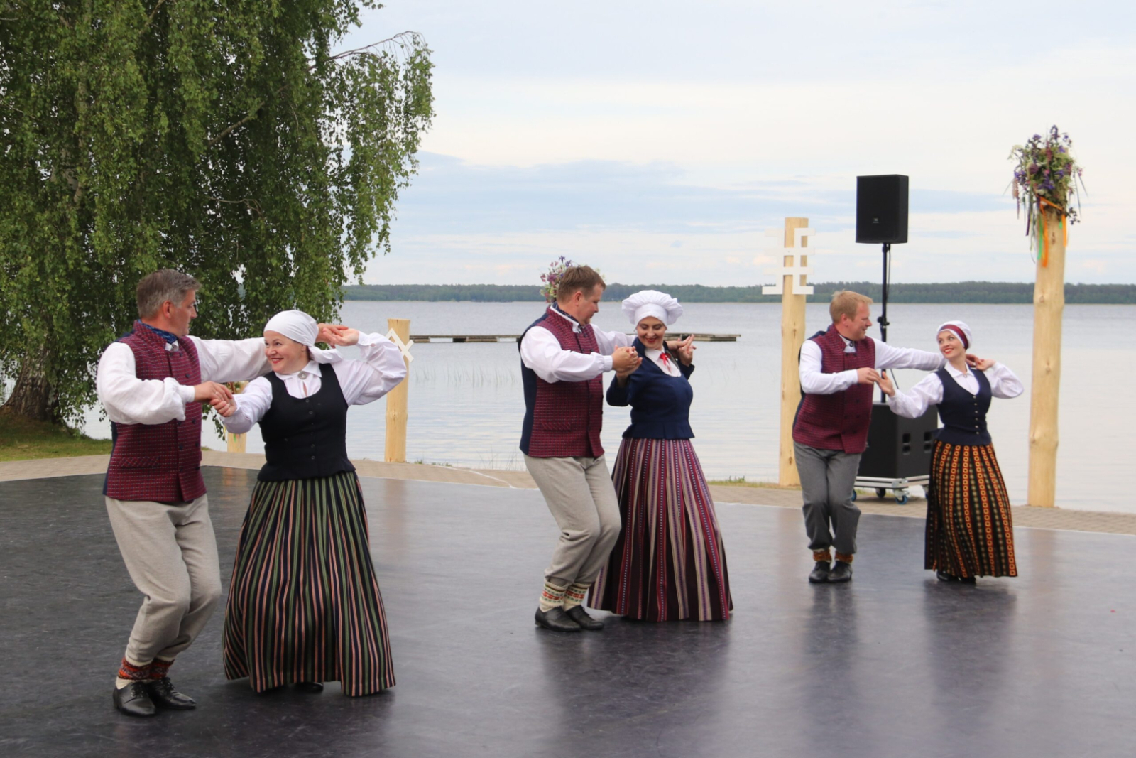 Dejo tautas deju kolektīvs