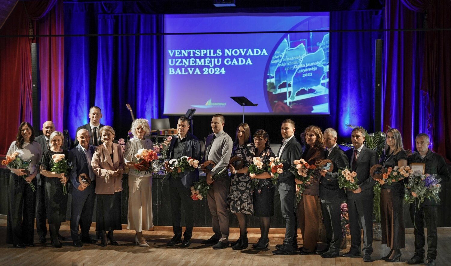 Apbalvotie ar ziediem